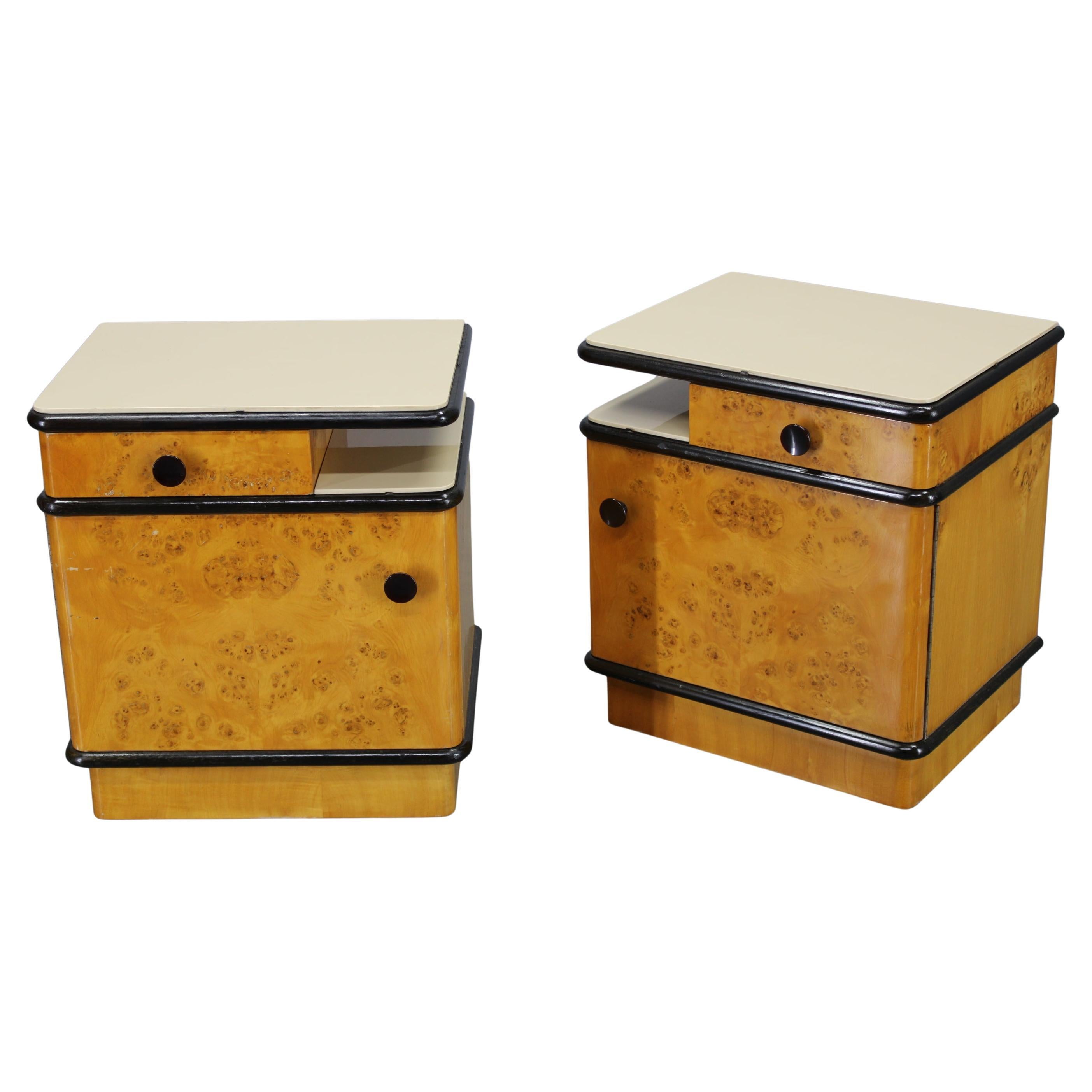 1950s Paire de  Tables de chevet /Night stands en finition bouleau, Tchécoslovaquie