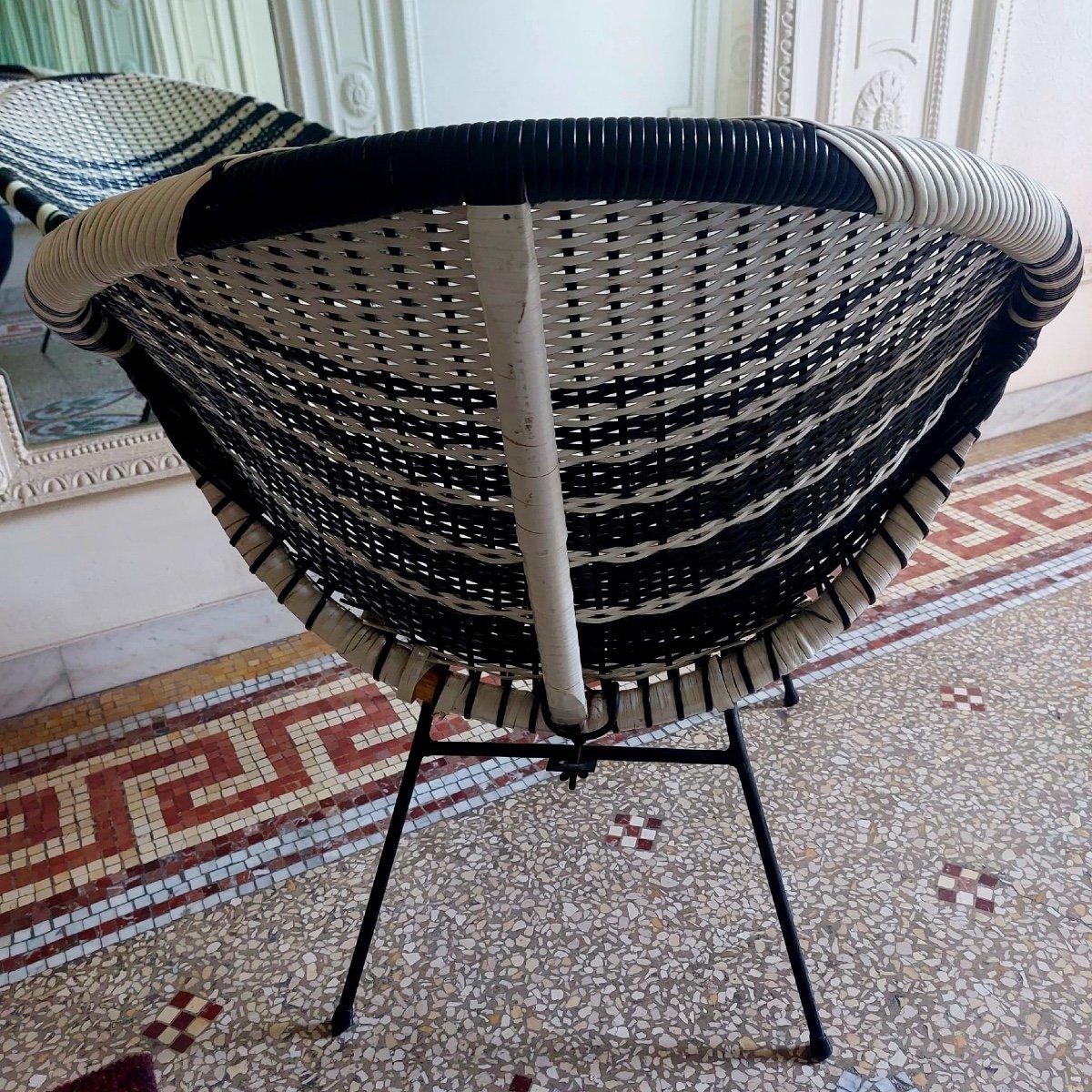 Mid-Century Modern Paire de chaises longues satellites en vinyle tissé noir et blanc des années 1950  en vente