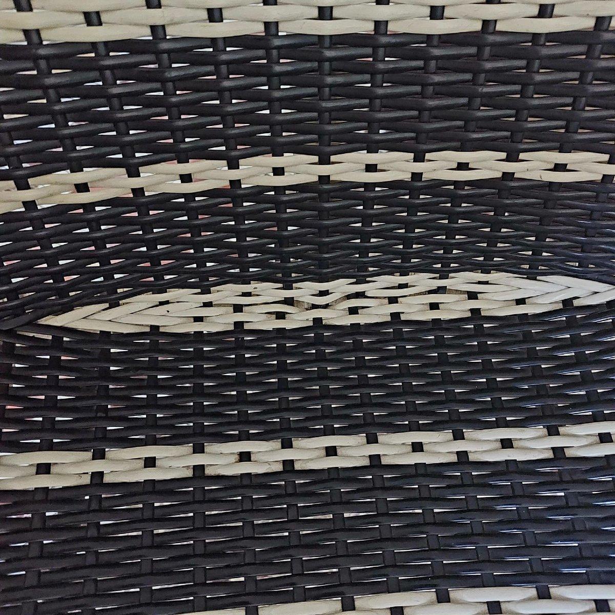 Paire de chaises longues satellites en vinyle tissé noir et blanc des années 1950  Bon état - En vente à NICE, FR