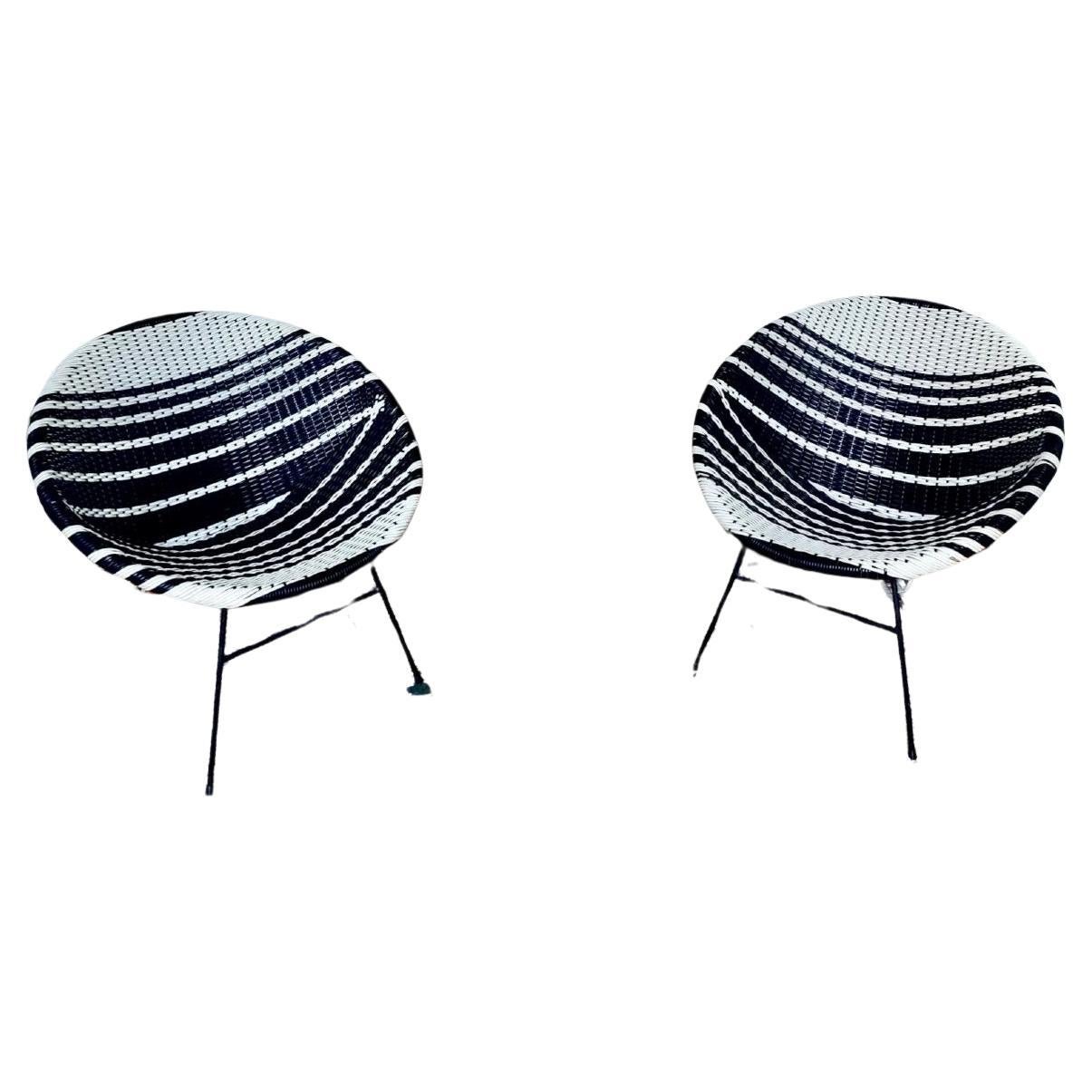 1950er Paar schwarz-weiße Satelliten-Sessel aus gewebtem Vinyl 