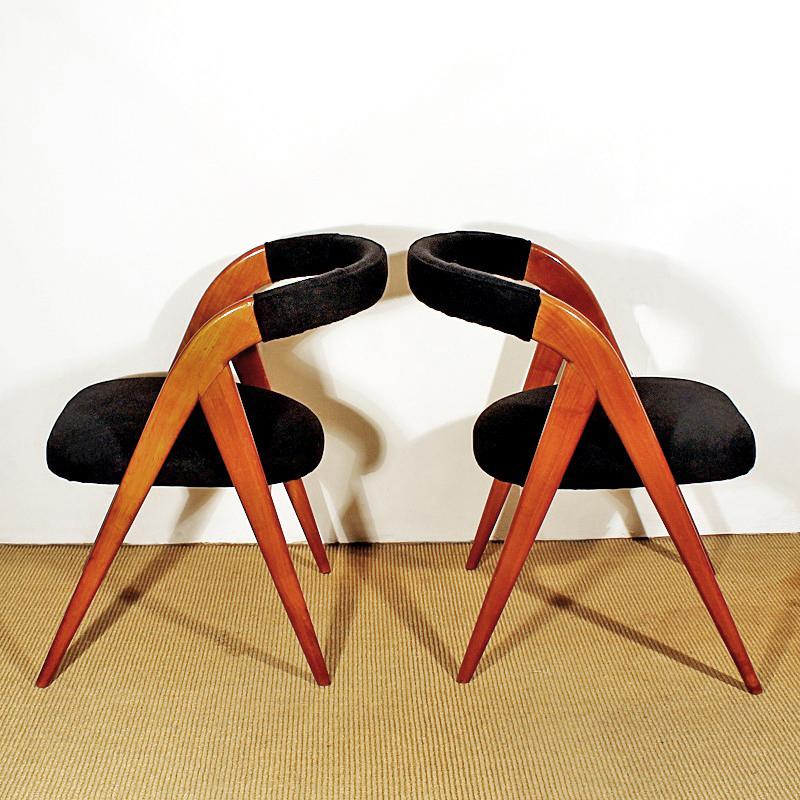 Pair of bridge chairs, solid cherrywood, compass shape feet, black felt upholstery.
Italy, circa 1950.