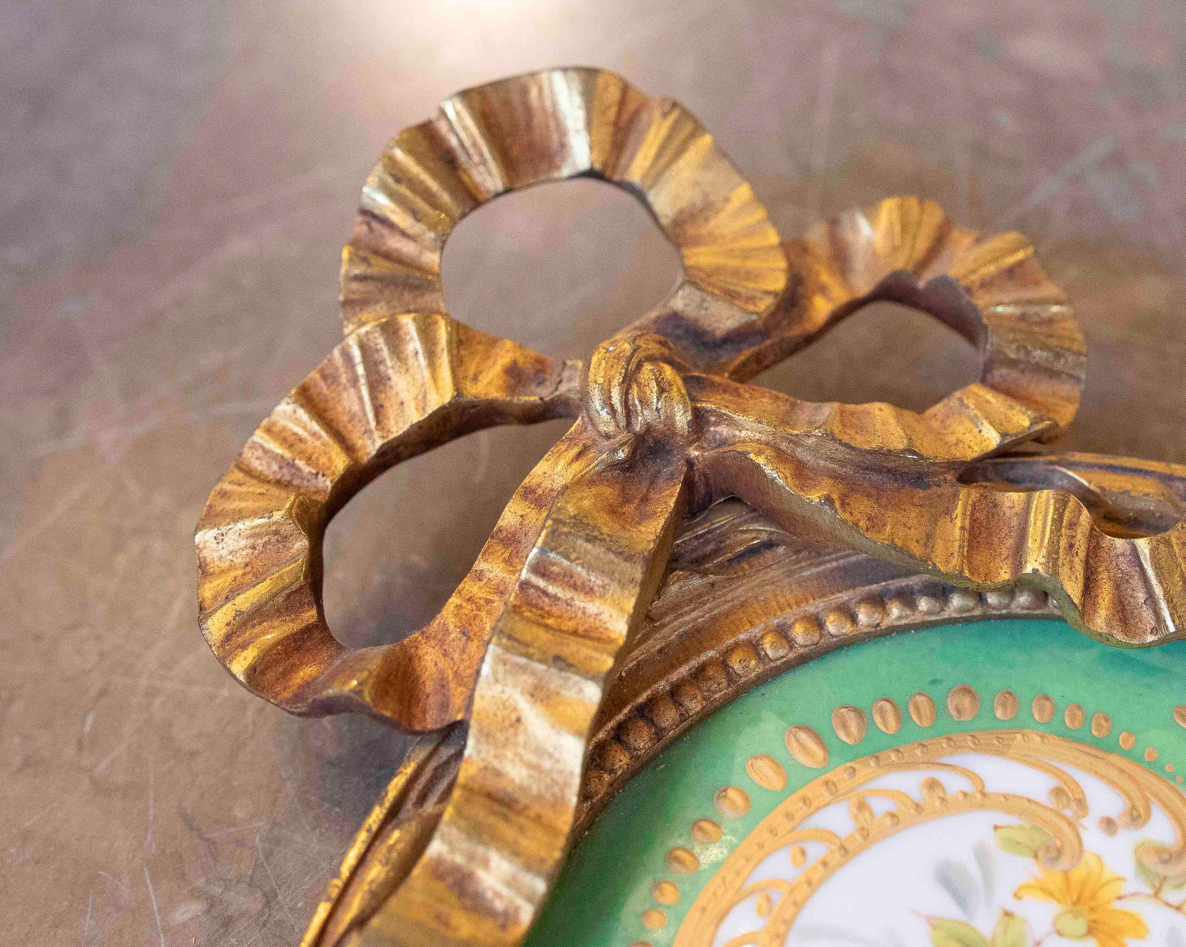 Bronzo Coppia di applique in bronzo e porcellana del 1950 con design floreale in vendita