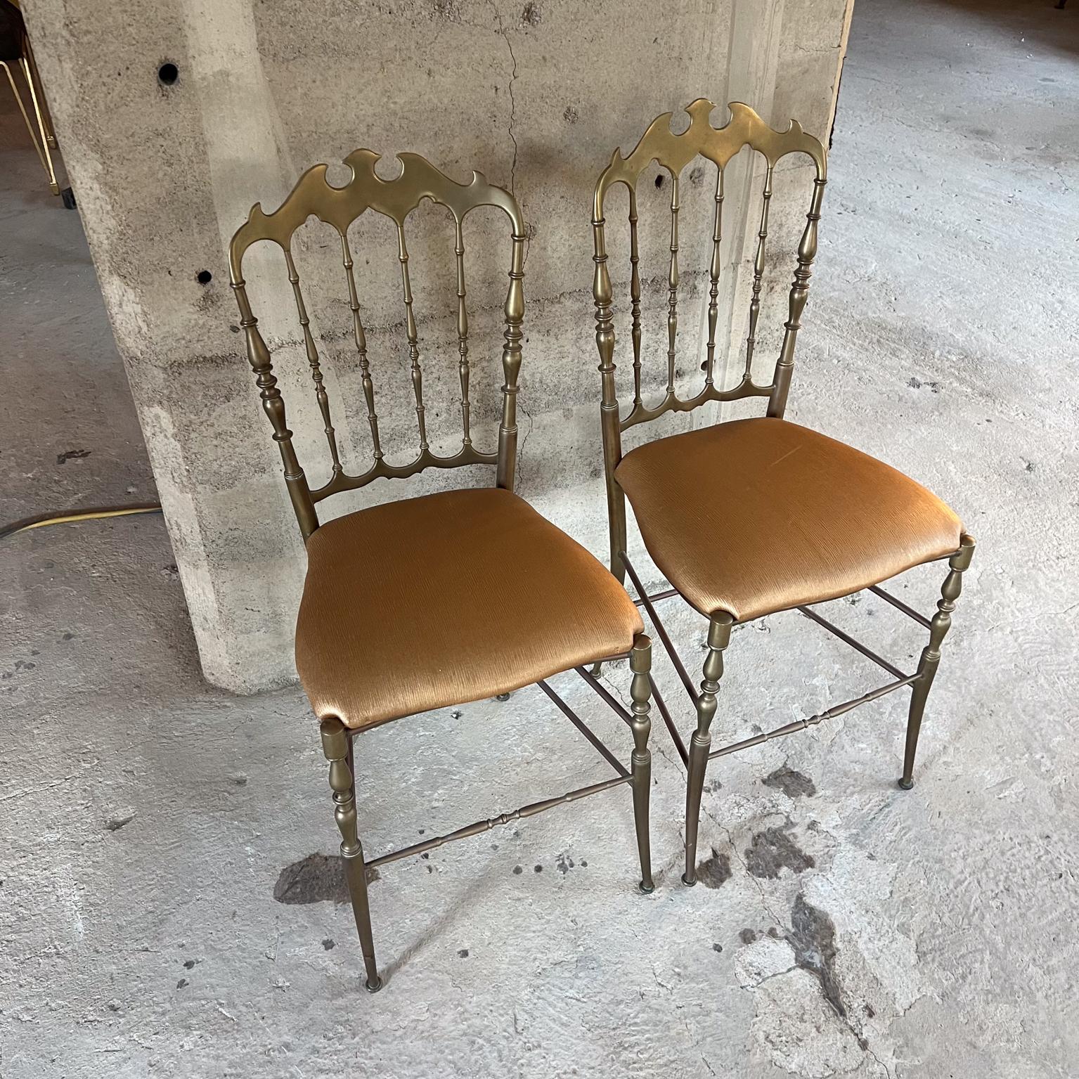 Italian 1950s Pair of Chiavari Side Chairs in Brass Italy For Sale