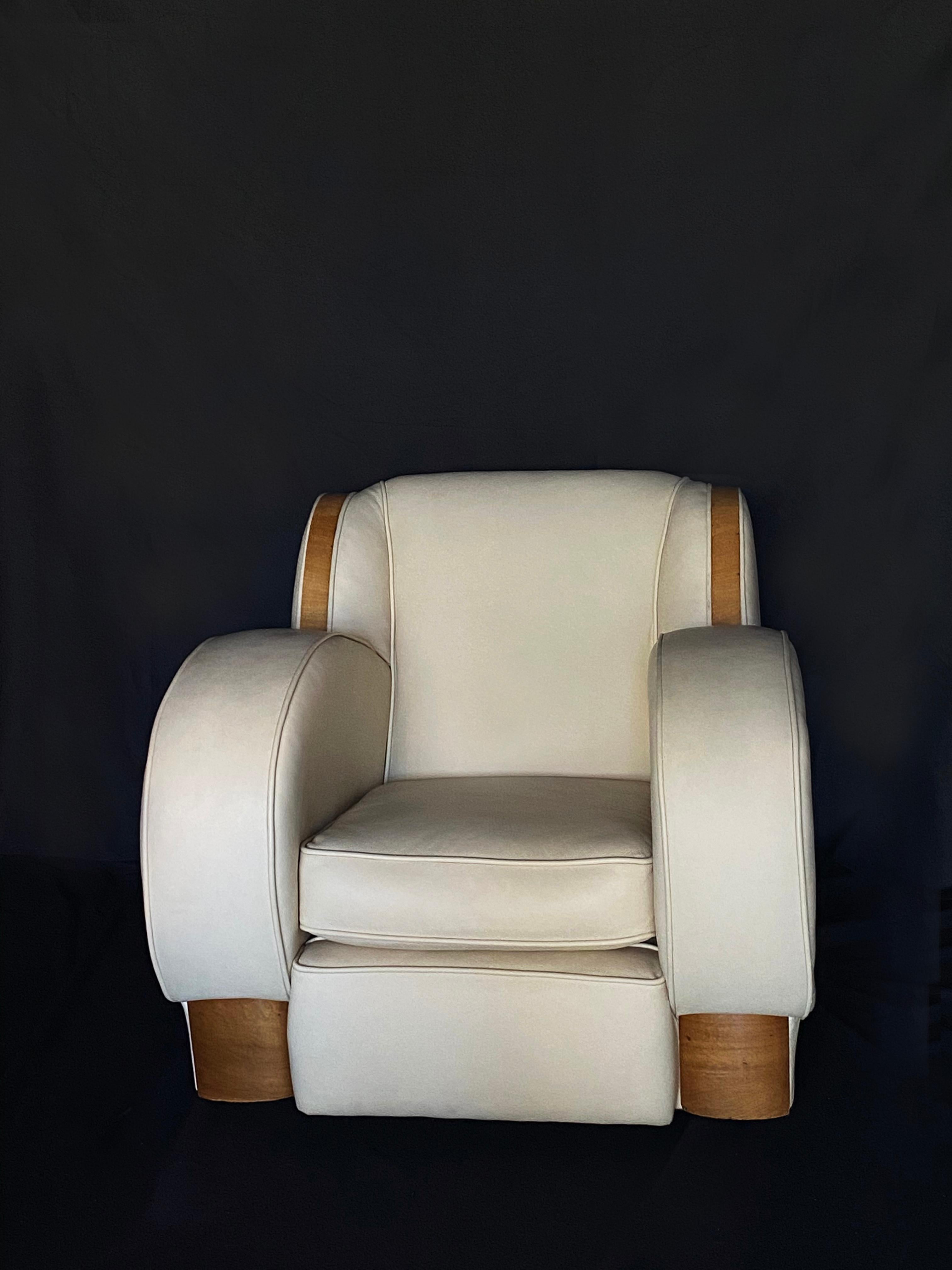 1950's Pair of Cream & Oak Veneer Leather Art Deco Style Club Chairs In Good Condition For Sale In Shrewsbury, GB