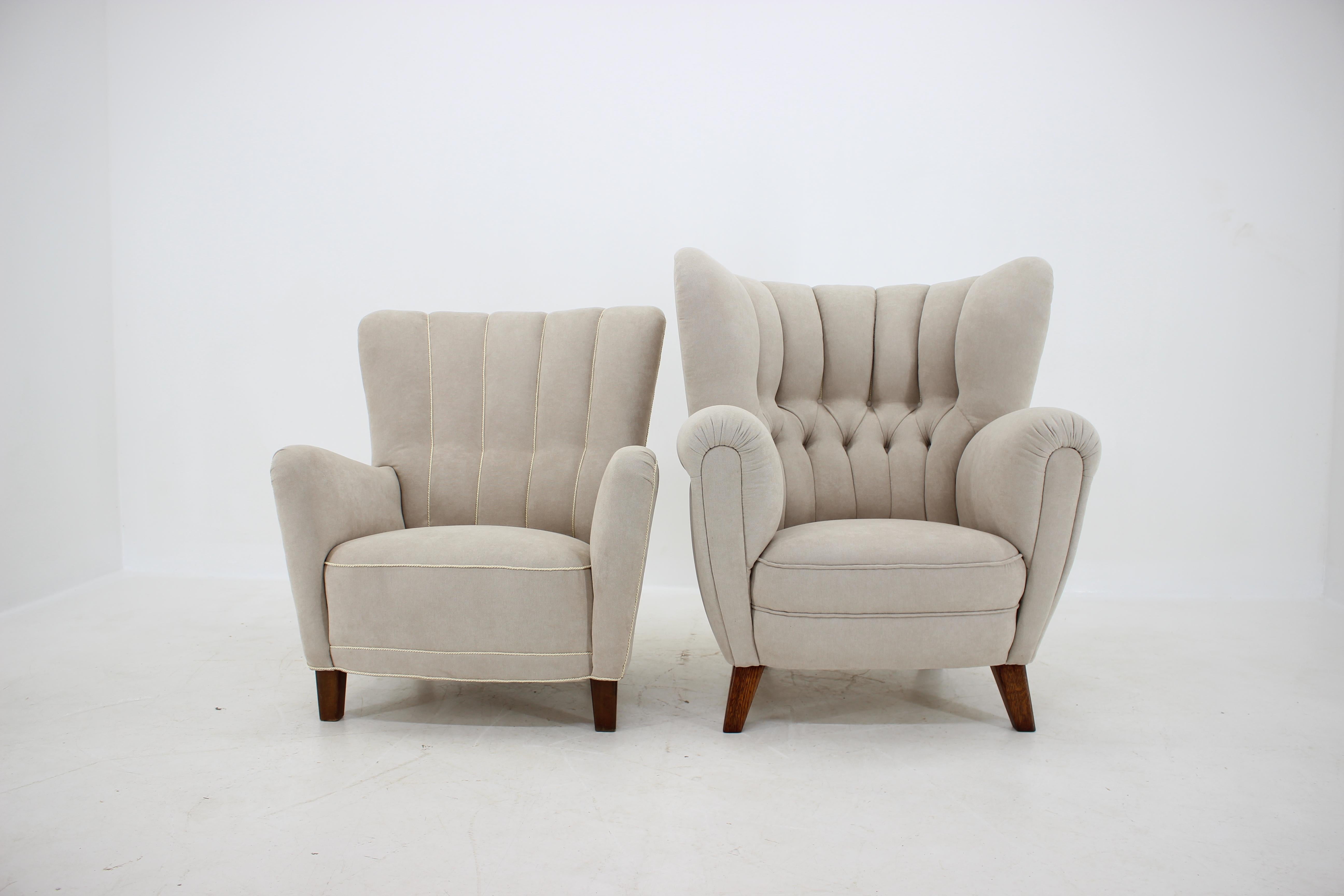 - Newly upholstered in light beige fabric upholstery 
- Wingback chair: 104 cm (seat is 40 cm) 83 cm 84 cm.