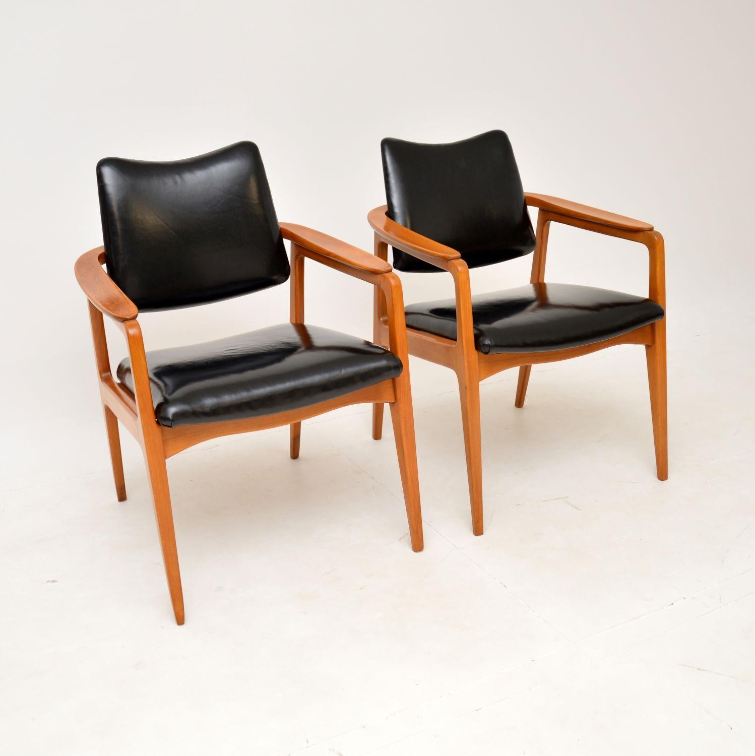 A stunning and very rare pair of vintage Danish armchairs in beech and leather. They were designed by Sigvard Bernadotte for France & Daverkosen in 1953, this pair dates from the 1950’s.

They are of superb quality and have a beautiful design,