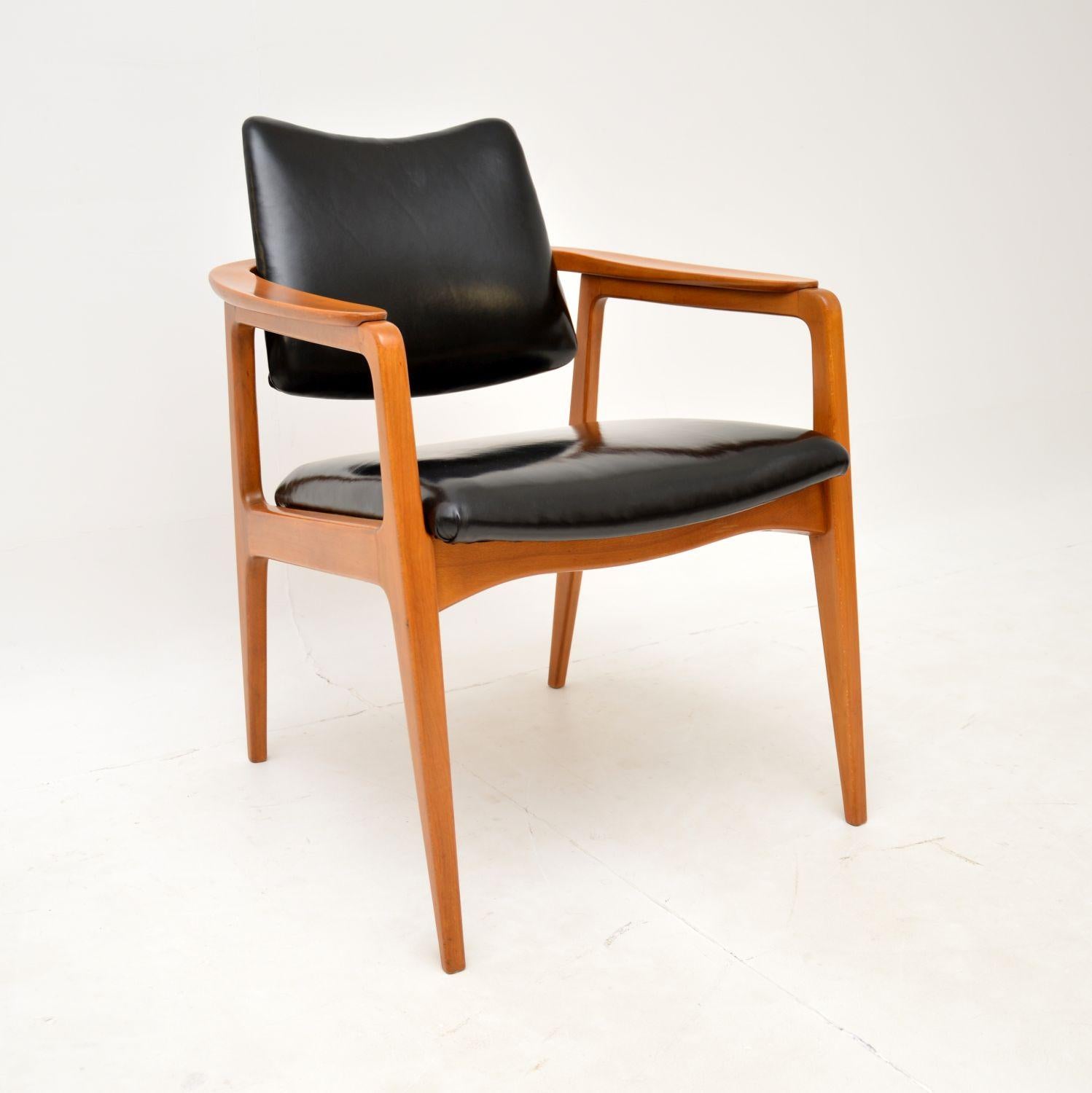 Mid-20th Century 1950's Pair of Danish Leather Armchairs by Sigvard Bernadotte For Sale