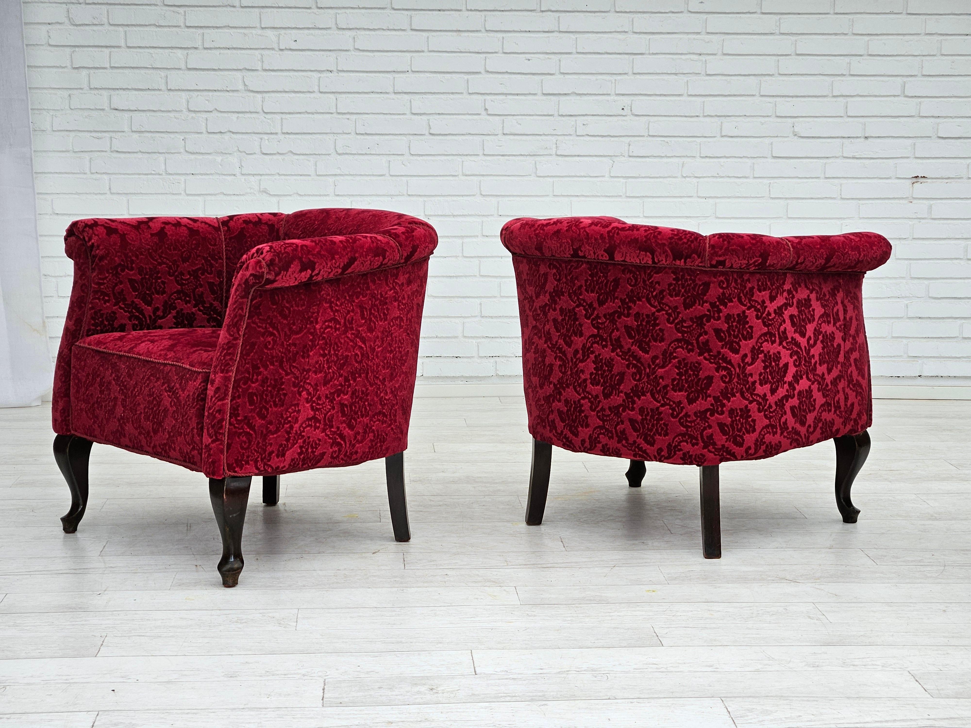 Mid-20th Century 1950s, pair of Danish lounge chairs, red cotton/wool fabric, beech wood. For Sale