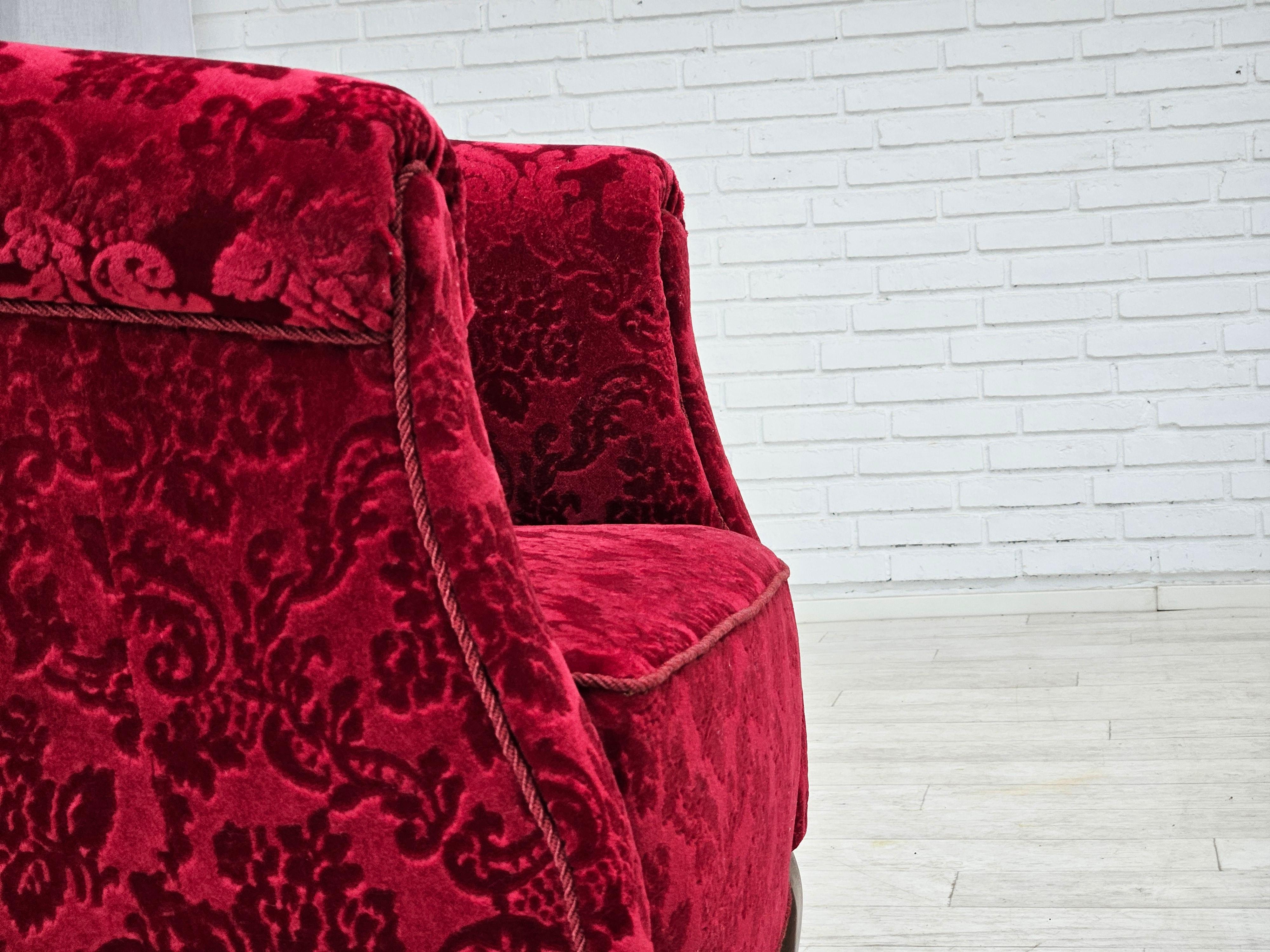 1950s, pair of Danish lounge chairs, red cotton/wool fabric. For Sale 11