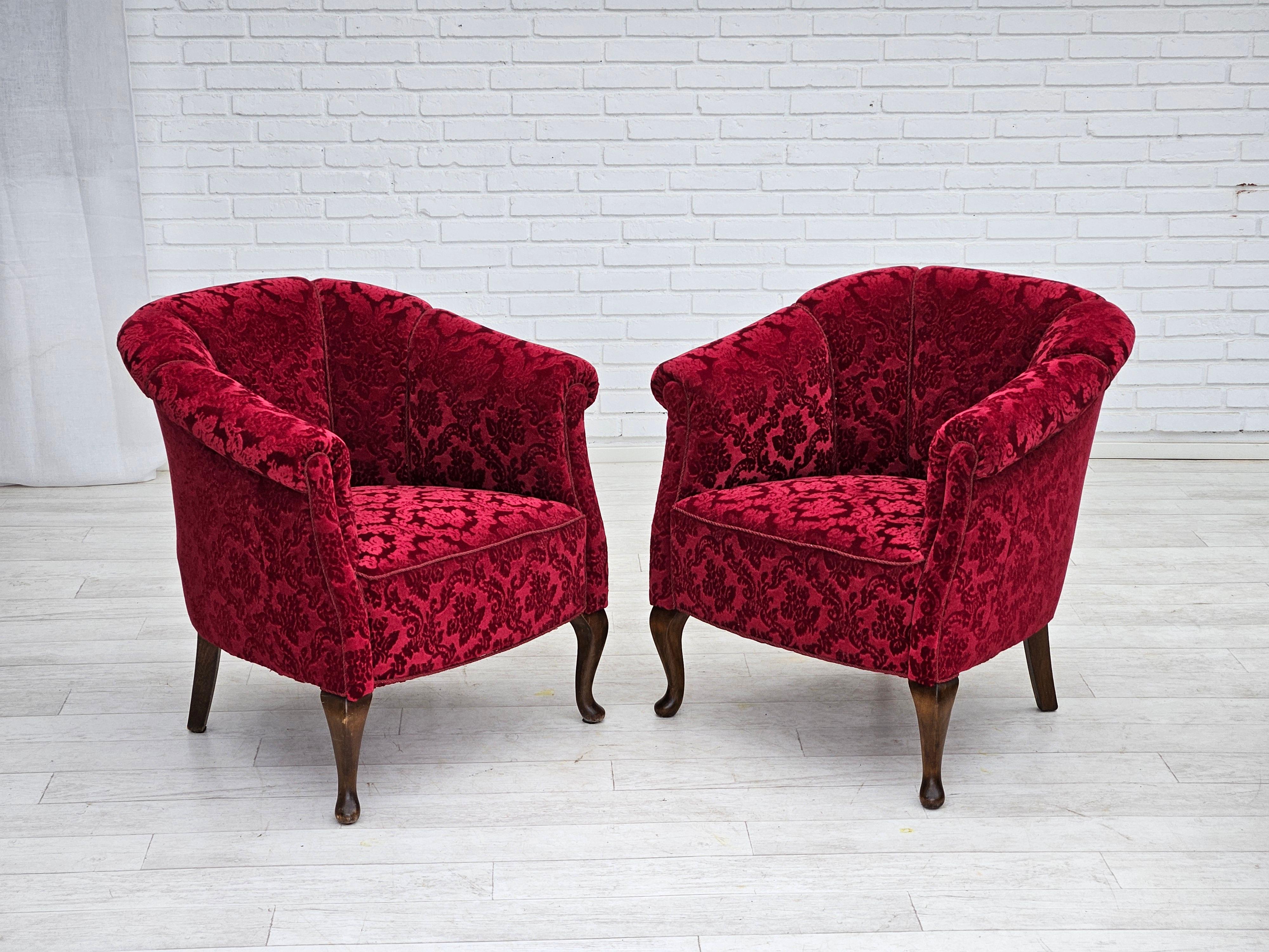 Scandinavian Modern 1950s, pair of Danish lounge chairs, red cotton/wool fabric. For Sale
