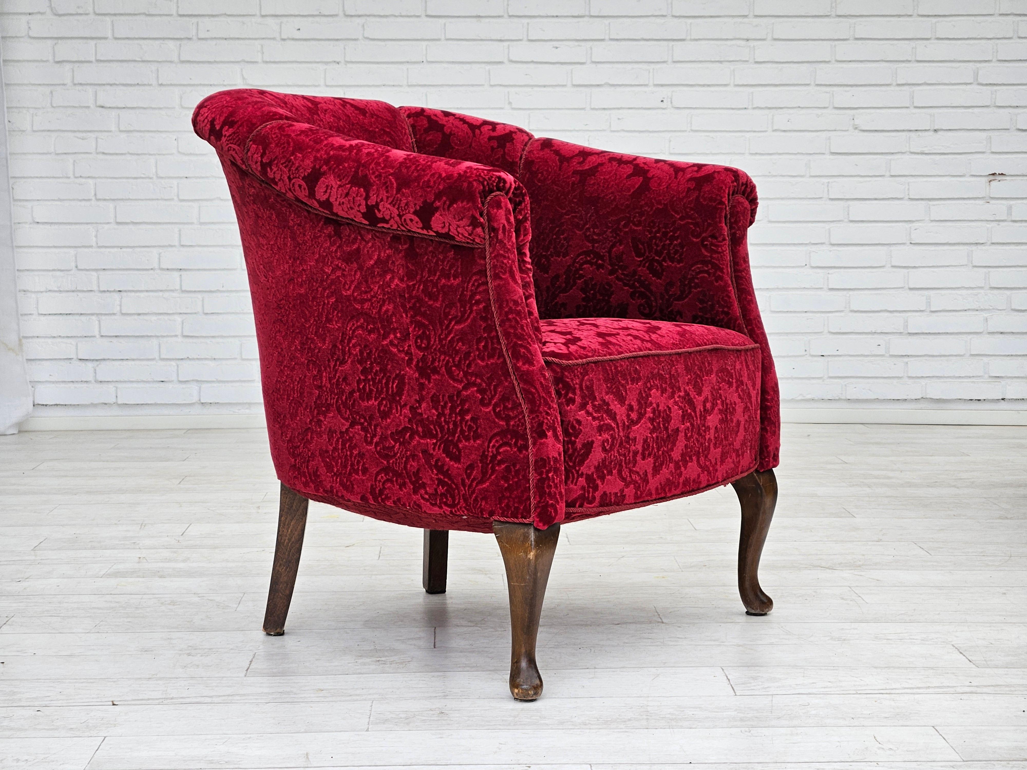 Milieu du XXe siècle Années 1950, paire de chaises longues danoises, tissu coton/laine rouge. en vente