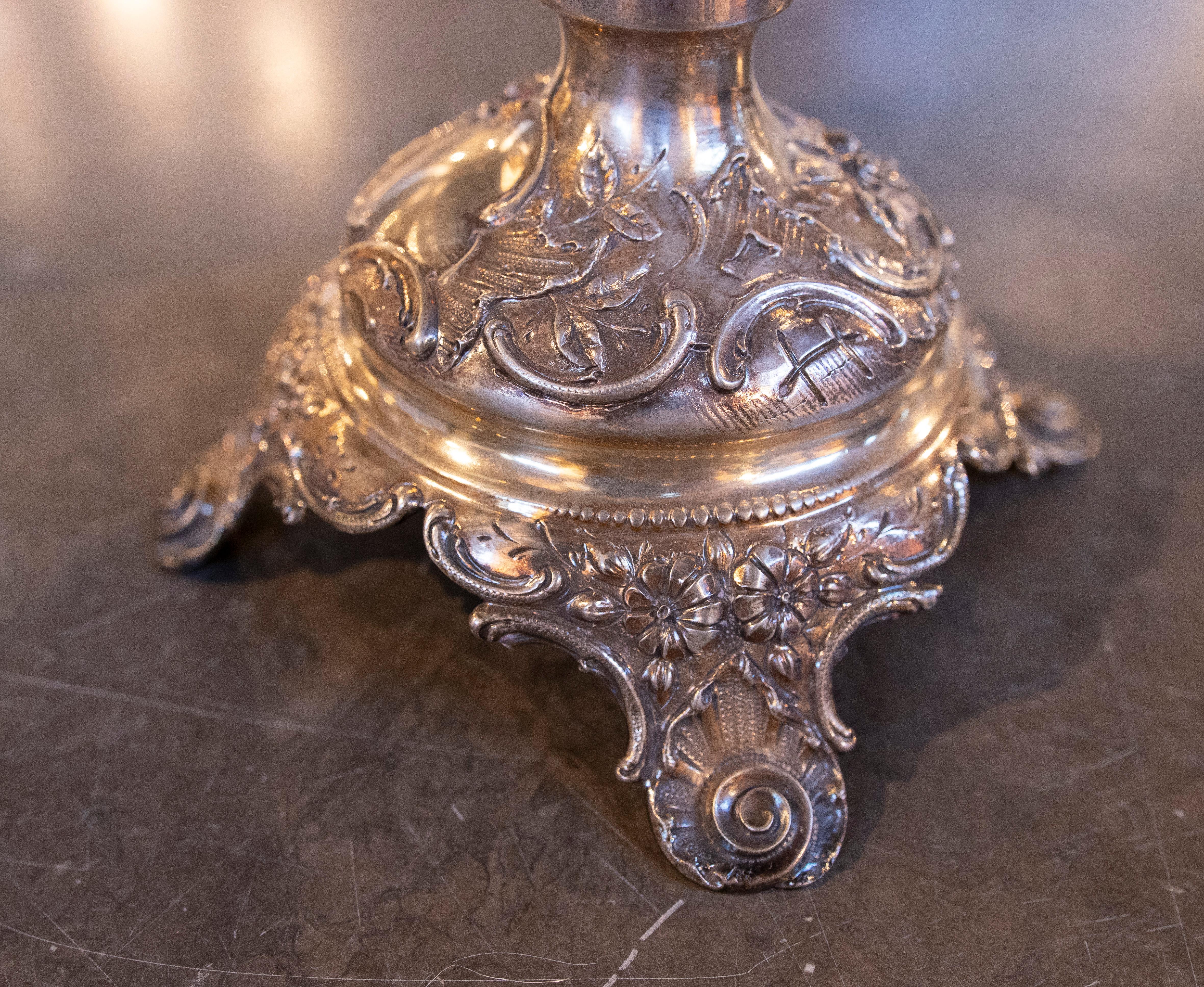 Coppia di eleganti candelieri antichi in argento degli anni '50 in vendita 7