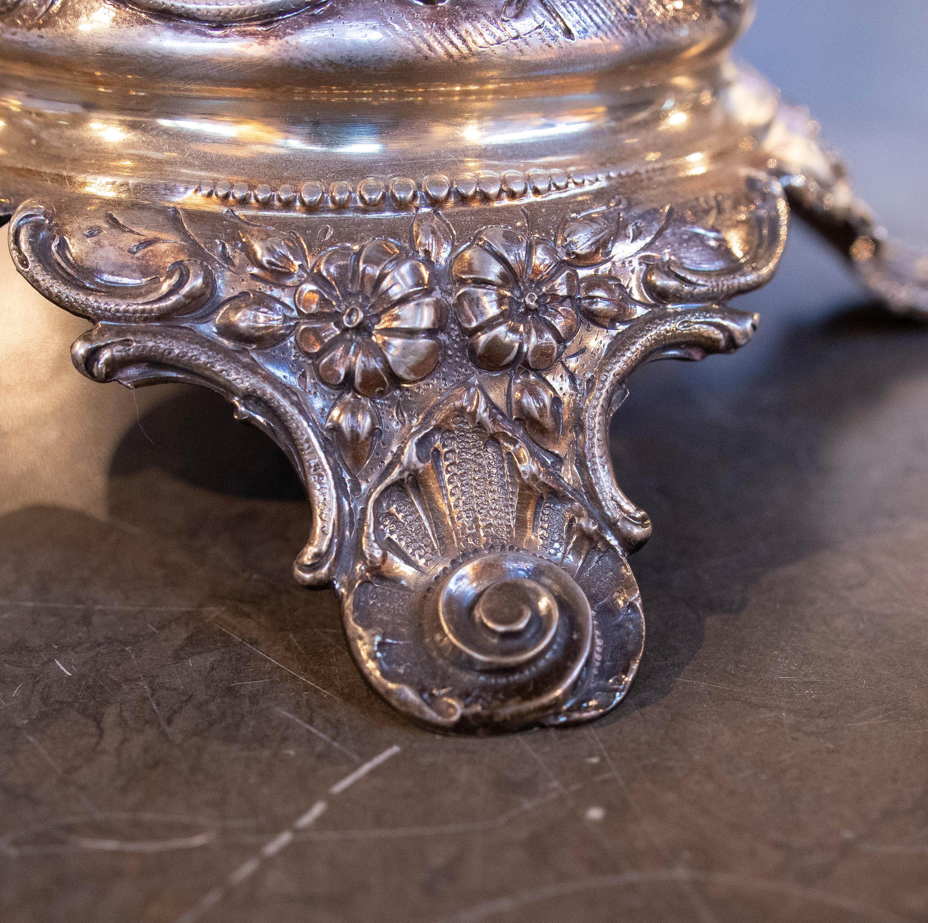 Coppia di eleganti candelieri antichi in argento degli anni '50 in vendita 8