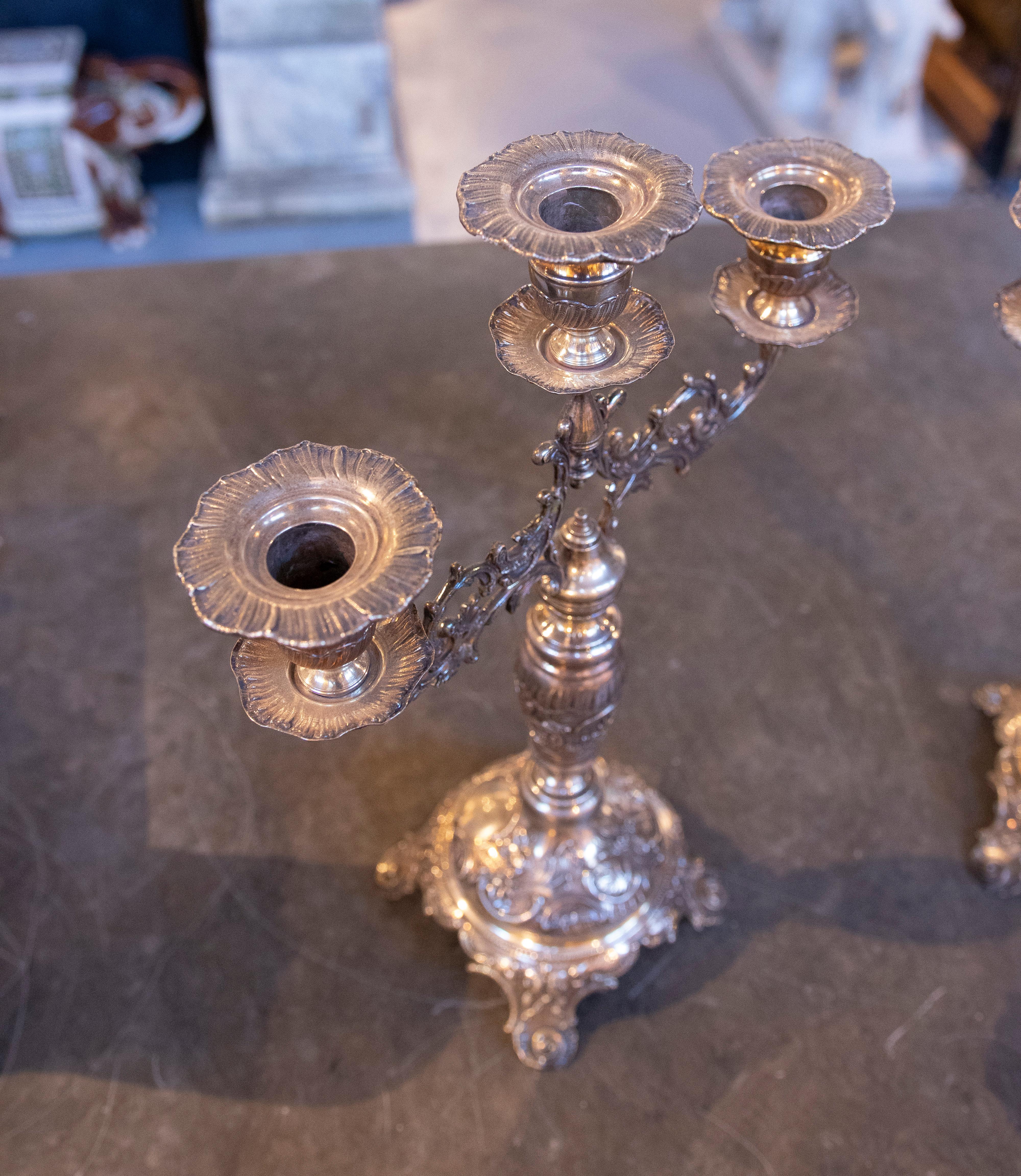 Argento Coppia di eleganti candelieri antichi in argento degli anni '50 in vendita