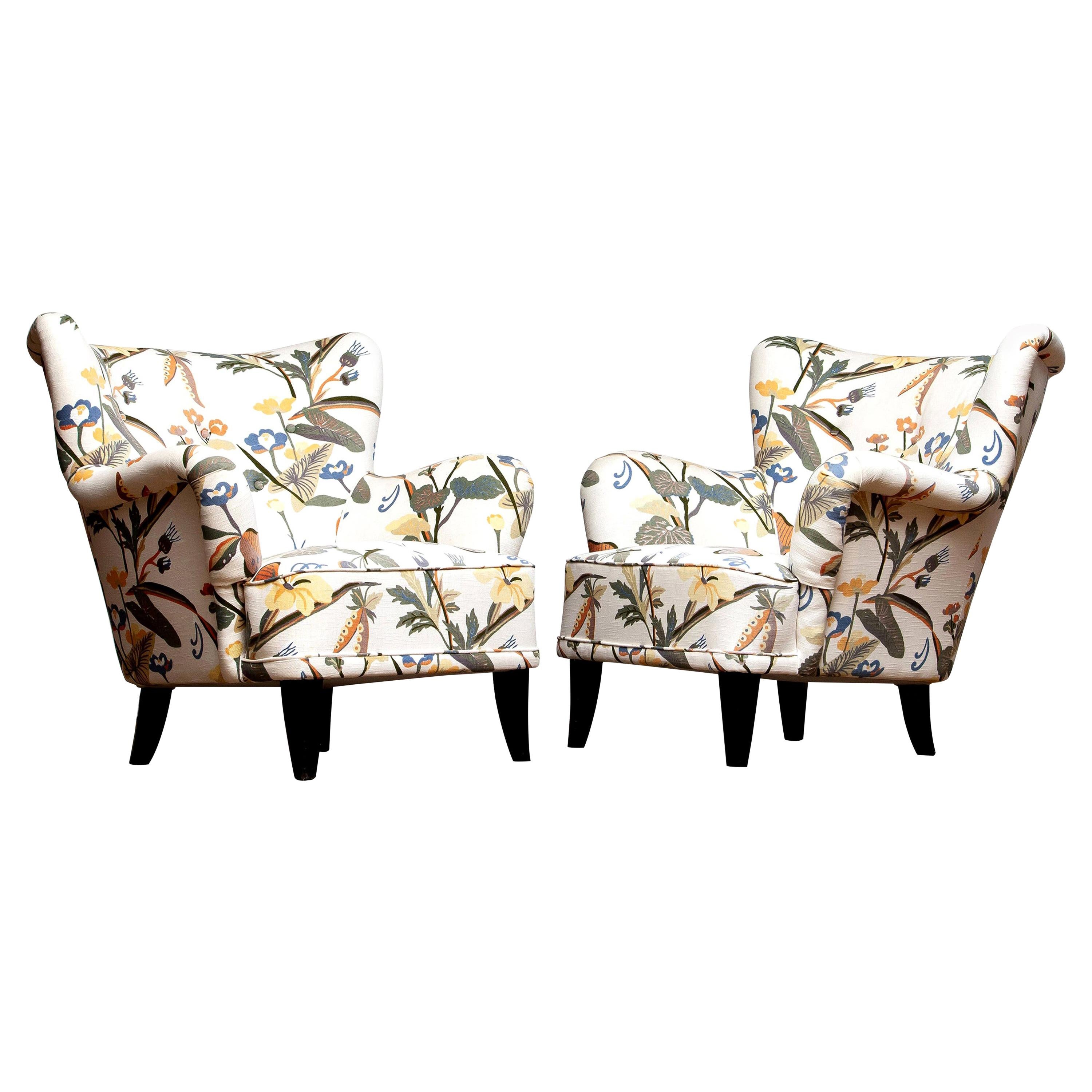 Set of two beautiful 1940s-1950s lounge / club chairs reupholstered, in a later period, with the typical floral print fabric designed by Josef Frank.
The chairs are designed by Ilmari Lappalainen for Asko in Finland
The overall condition is good.