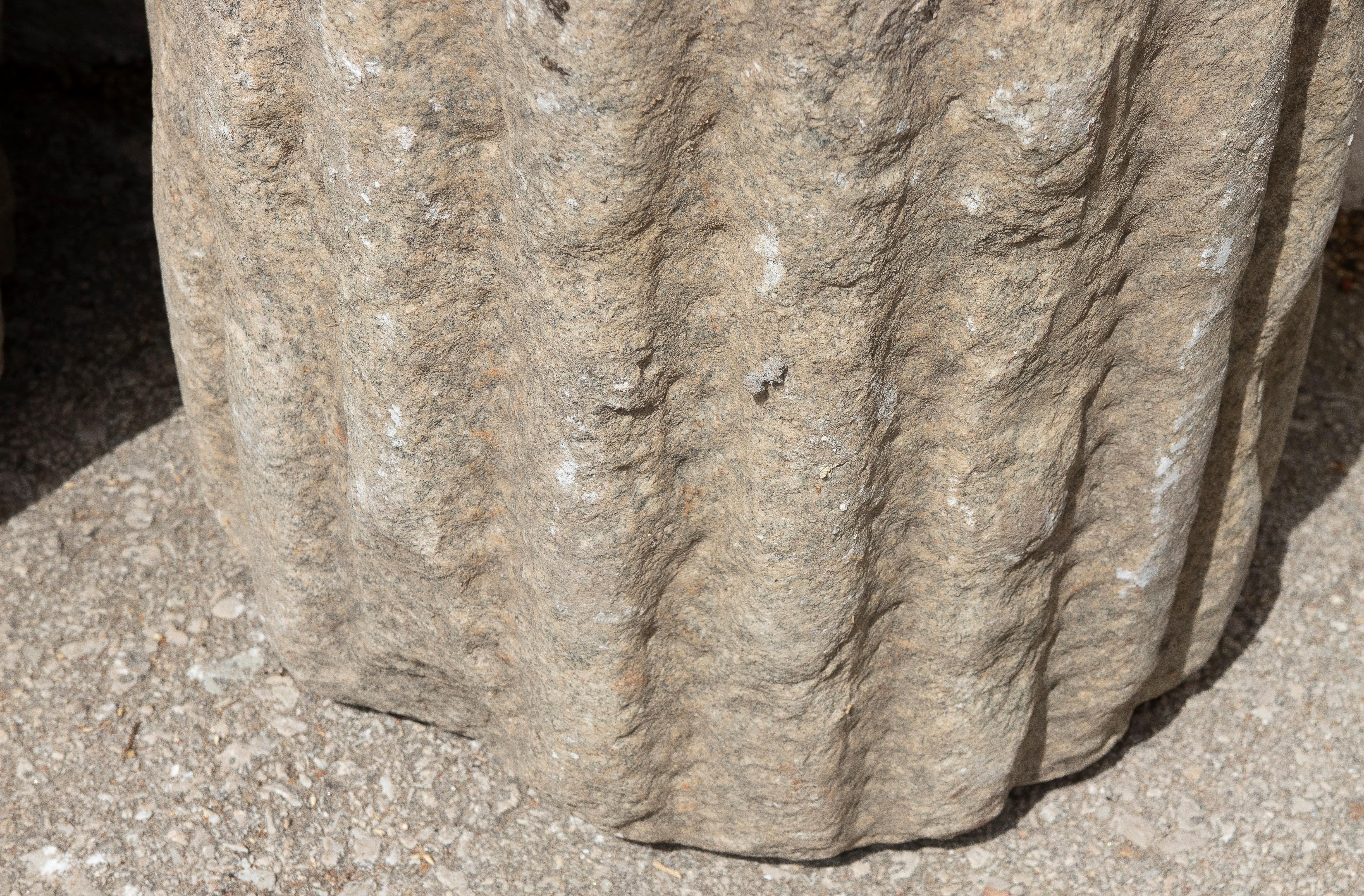 Pareja de fustes de columna estriados de piedra natural de los años 50 para decoración o soporte en venta 2