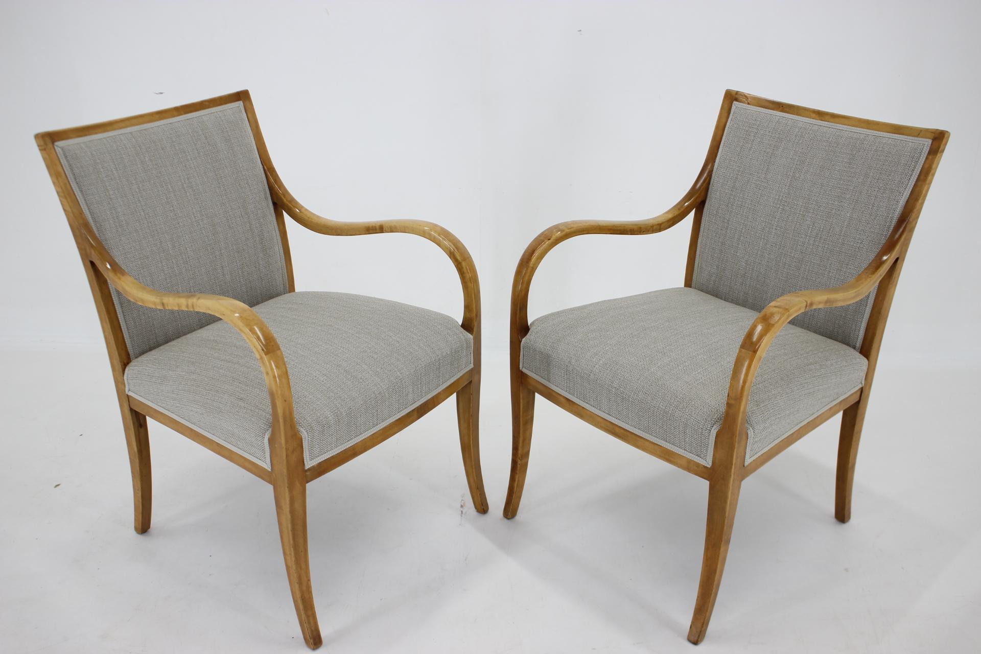 Danish 1950s Pair of Frits Henningsen Armchairs in Birch Wood, Denmark For Sale