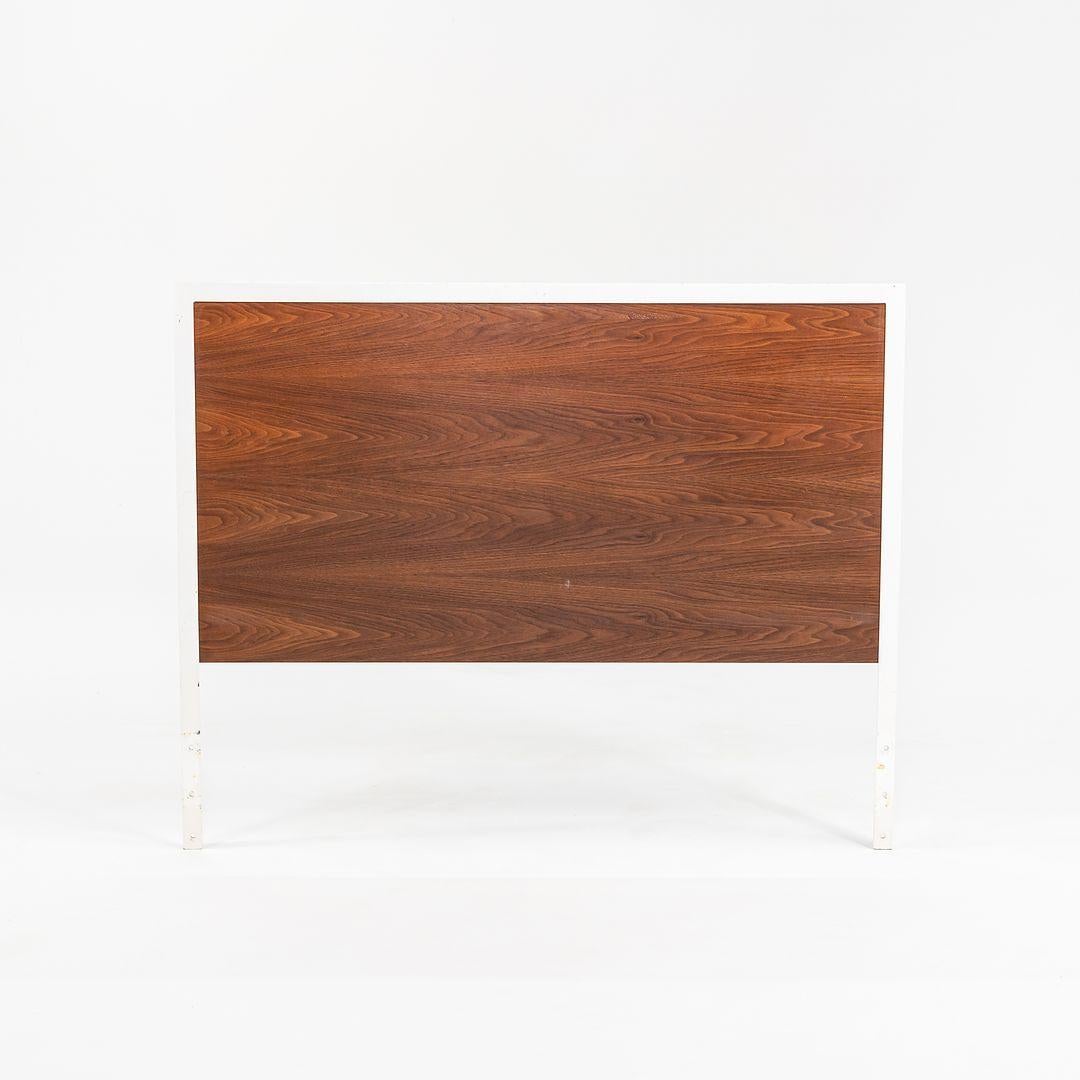 1950s Pair of George Nelson for Herman Miller Steel Frame Twin Headboards Walnut (Paire de têtes de lit George Nelson pour Herman Miller avec cadre en acier) en vente 1