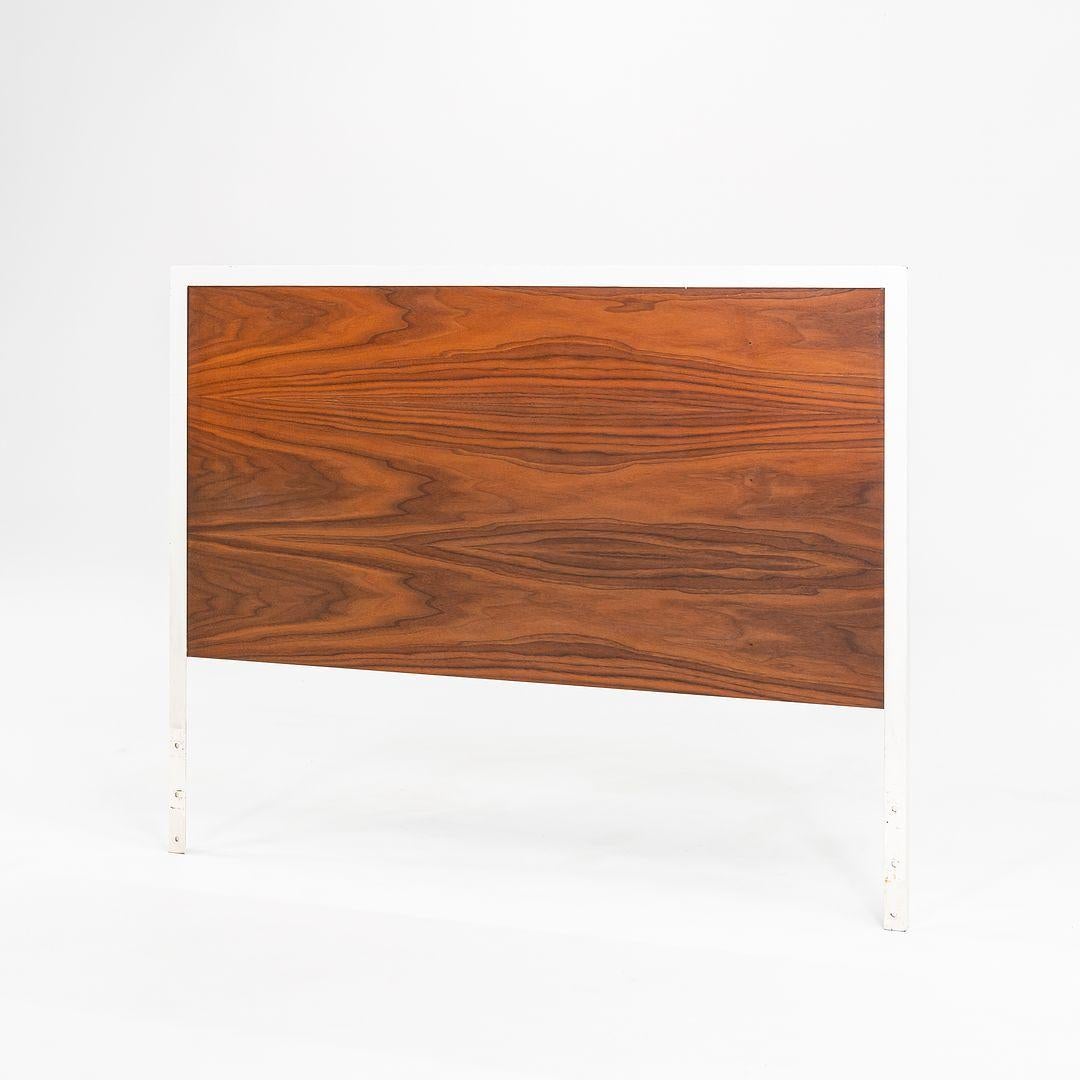 1950s Pair of George Nelson for Herman Miller Steel Frame Twin Headboards Walnut (Paire de têtes de lit George Nelson pour Herman Miller avec cadre en acier) en vente 2
