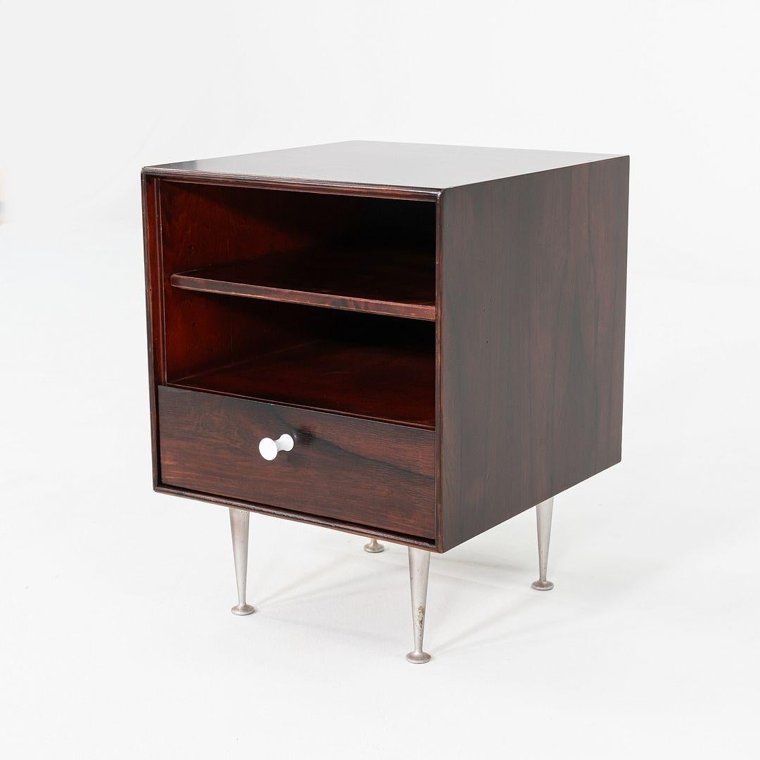 Paire de tables de nuit en palissandre à bords fins George Nelson pour Herman Miller, années 1950 Bon état - En vente à Philadelphia, PA