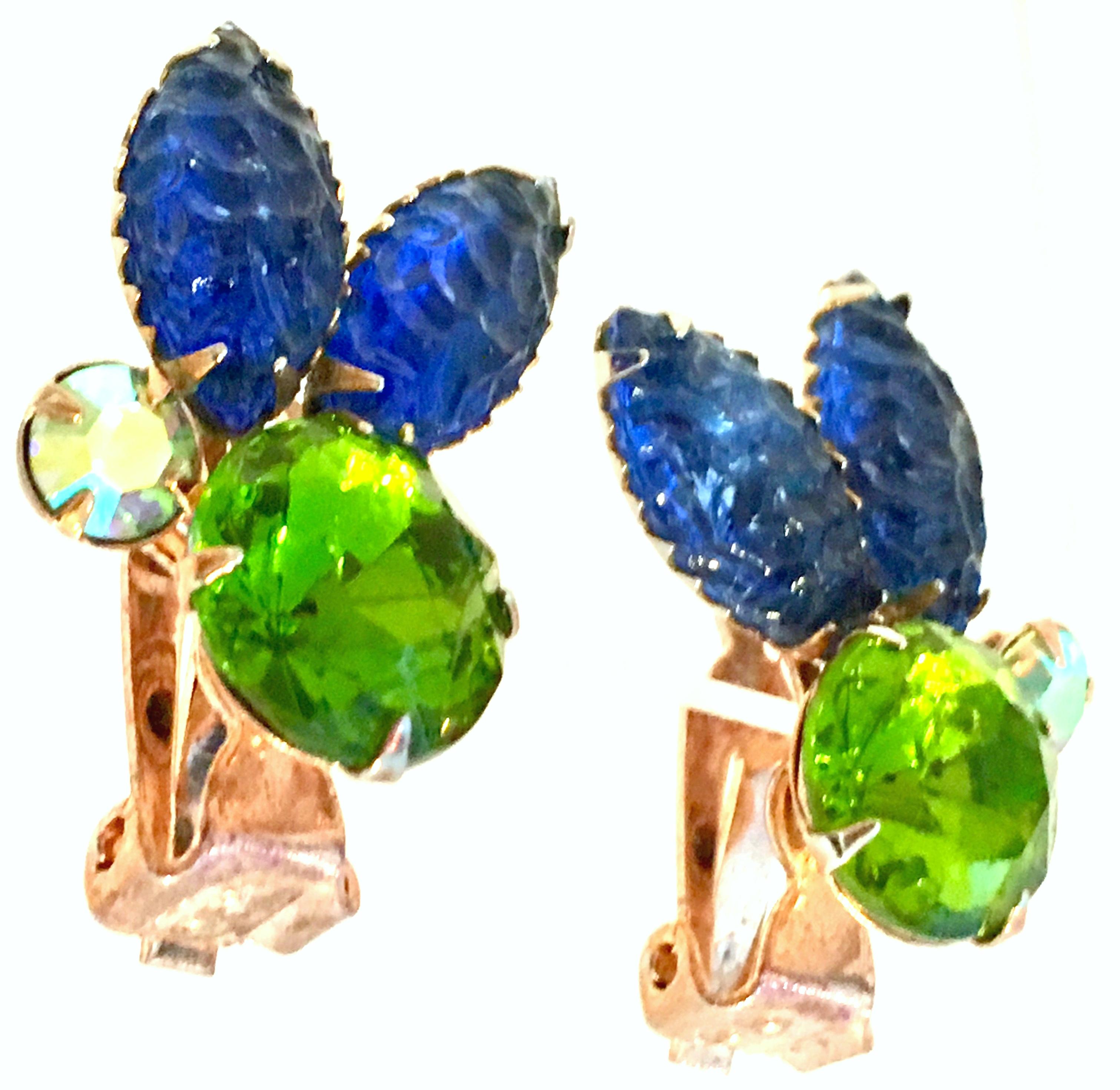 1950'S Pair Of Gold & Molded Art Glass Abstract Earrings In Good Condition For Sale In West Palm Beach, FL