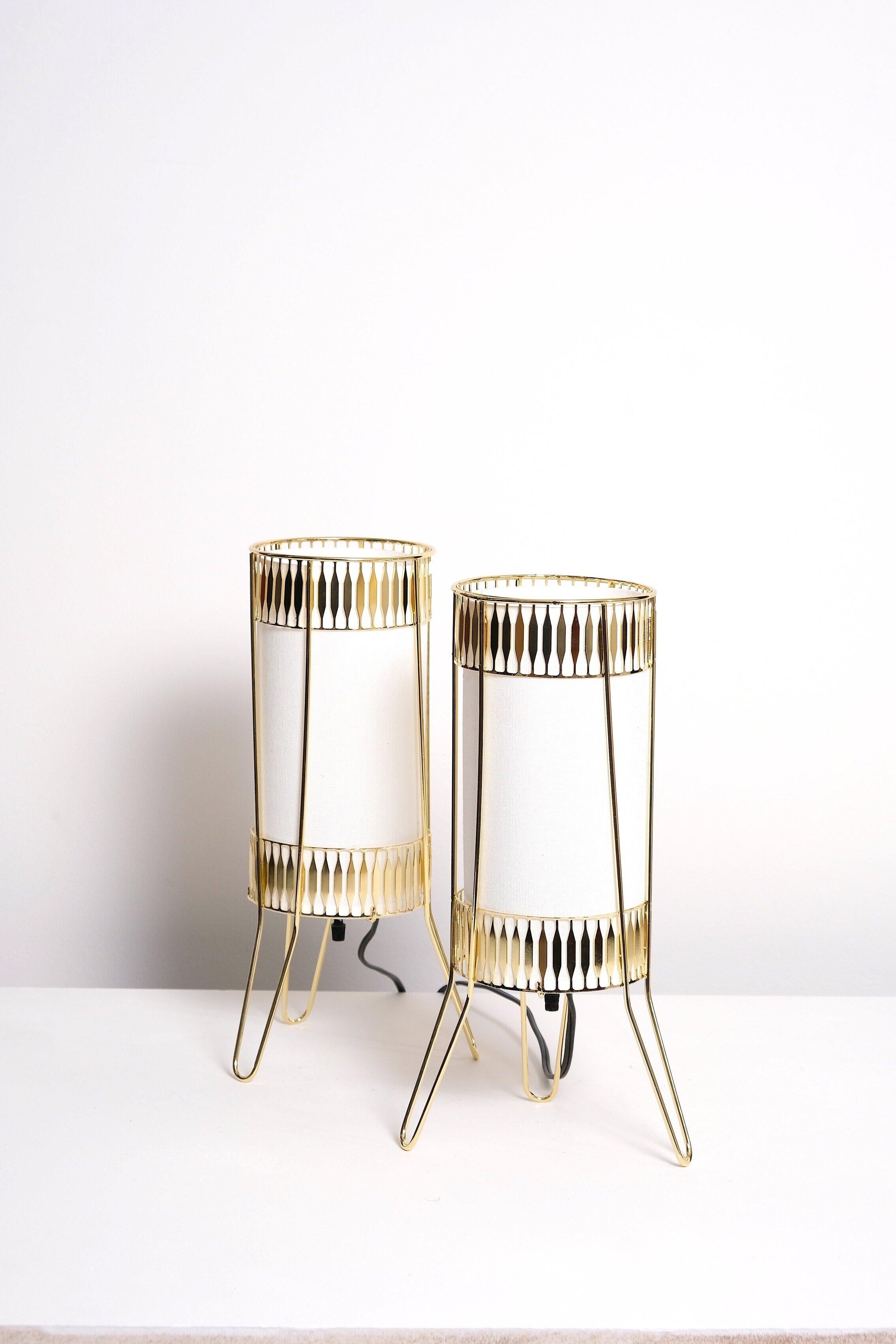 Brass plated steel hairpin legs and frame, linen shades. 40 watt E-26 Edison medium base incandescent bulb recommended or higher if LED/CFL.

Verified original E-26 Edison medium base switch socket and 18/2 black plastic cord with non-polarized