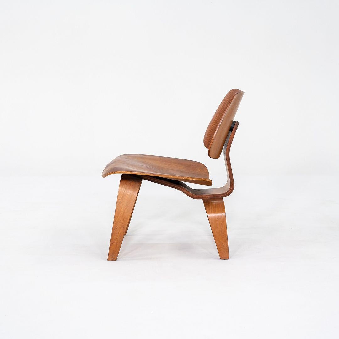 Pareja de sillones Eames LCW de Herman Miller de los años 50 en fresno calicó en venta 4