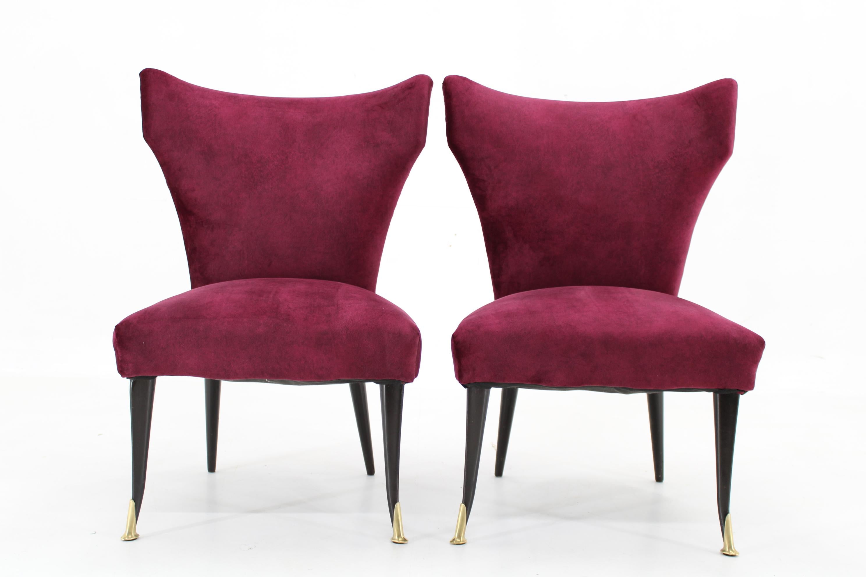 - Carefully refurbished and reupholstered in velvet fabric 
- high of seat 40 cm 