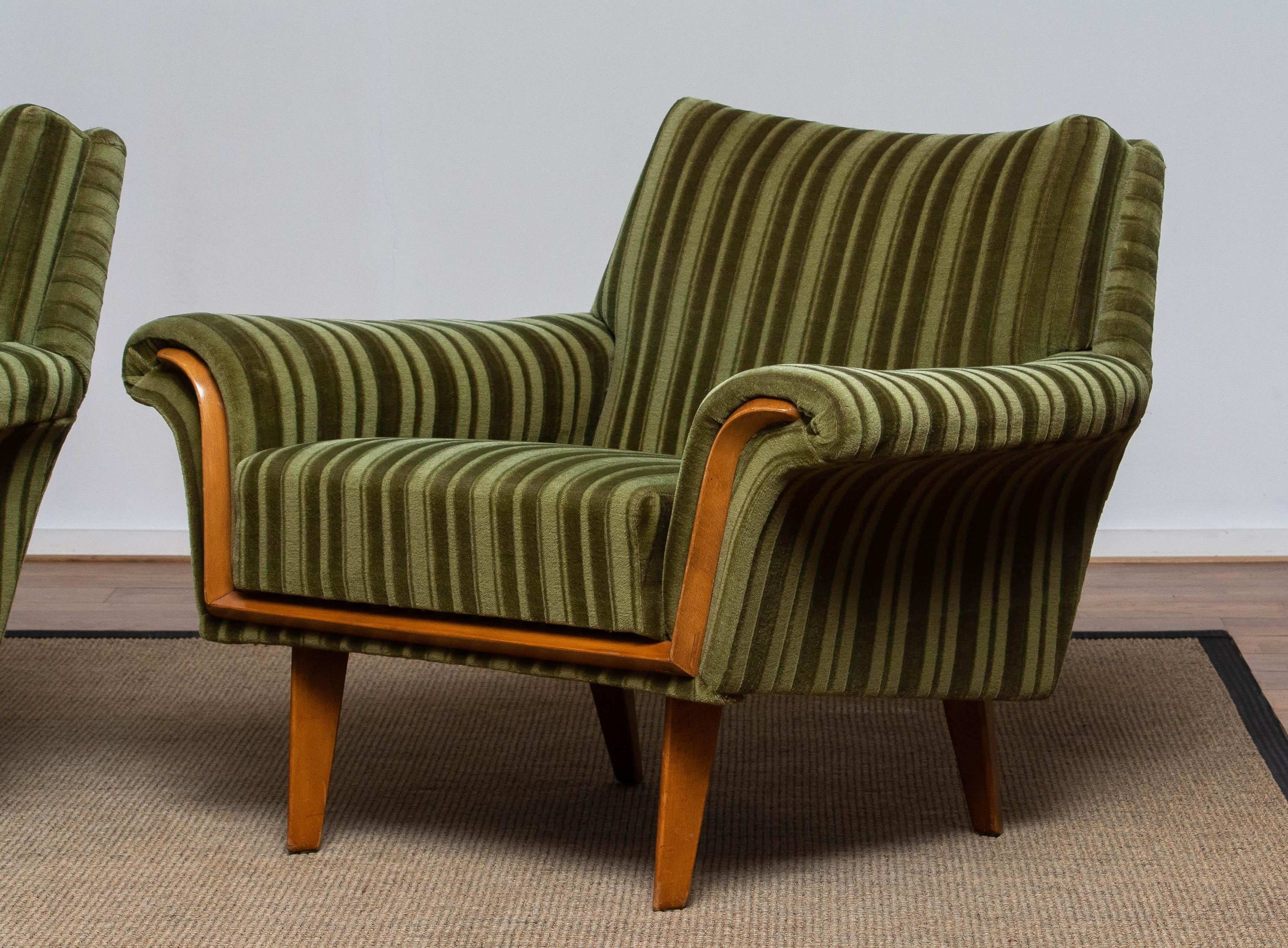 1950's Pair of Italian Green Striped Velvet Lounge / Easy / Club Chair im Zustand „Gut“ in Silvolde, Gelderland