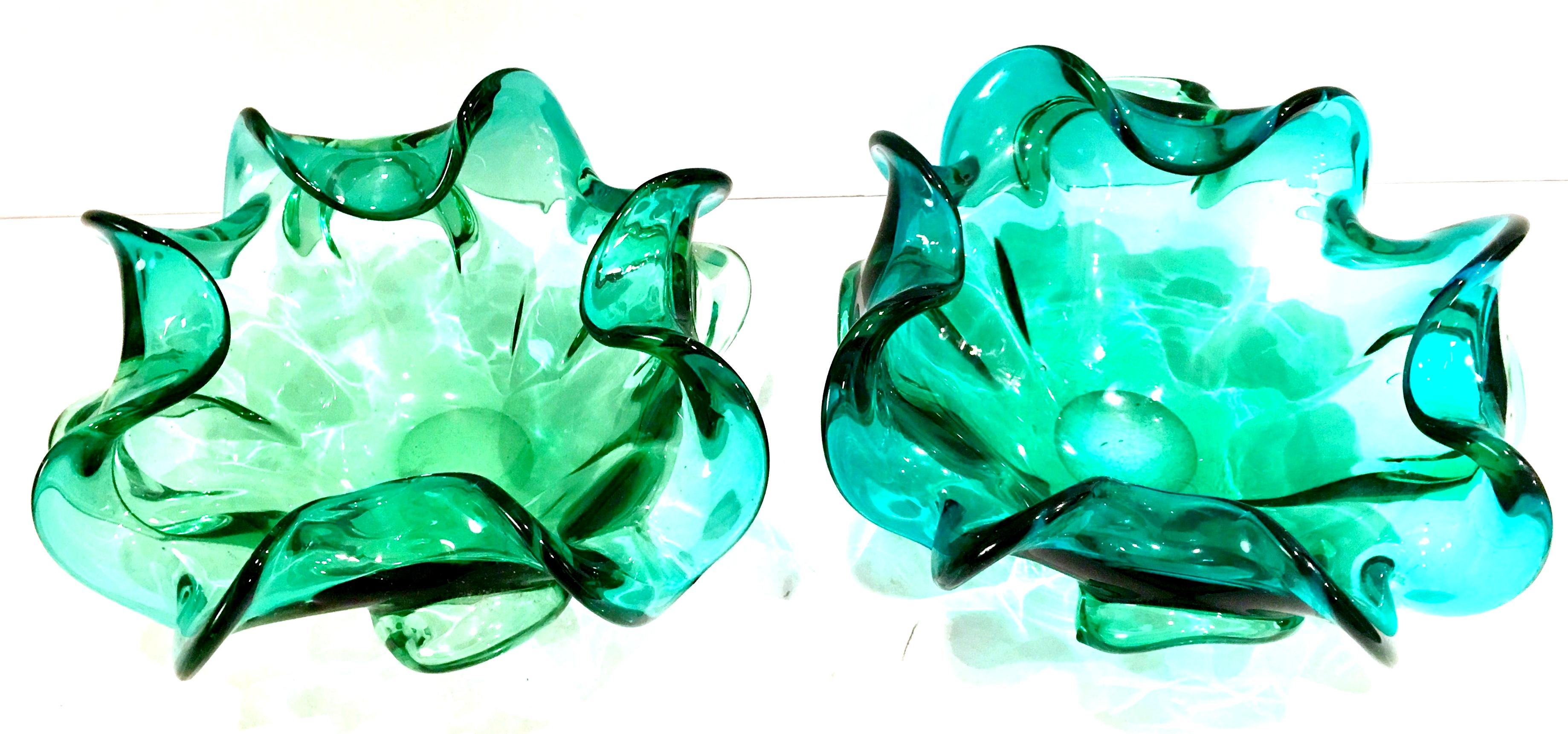 1950'S Pair Of Italian Murano Style Blown Art Glass Ruffle Bowls In Good Condition In West Palm Beach, FL