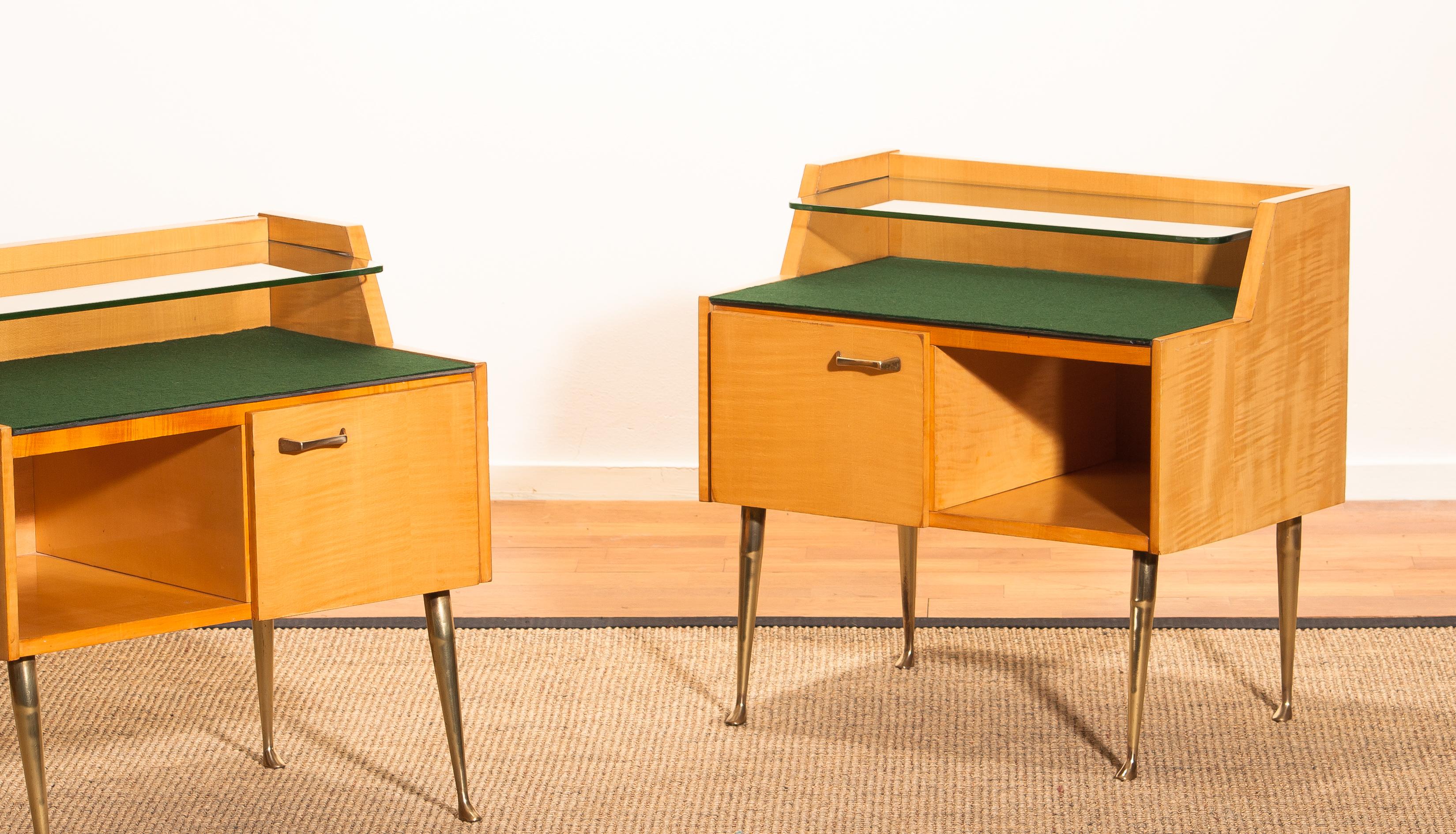 1950s, Pair of Italian Nightstands in Maple with Brass Legs by Paolo Buffa 8