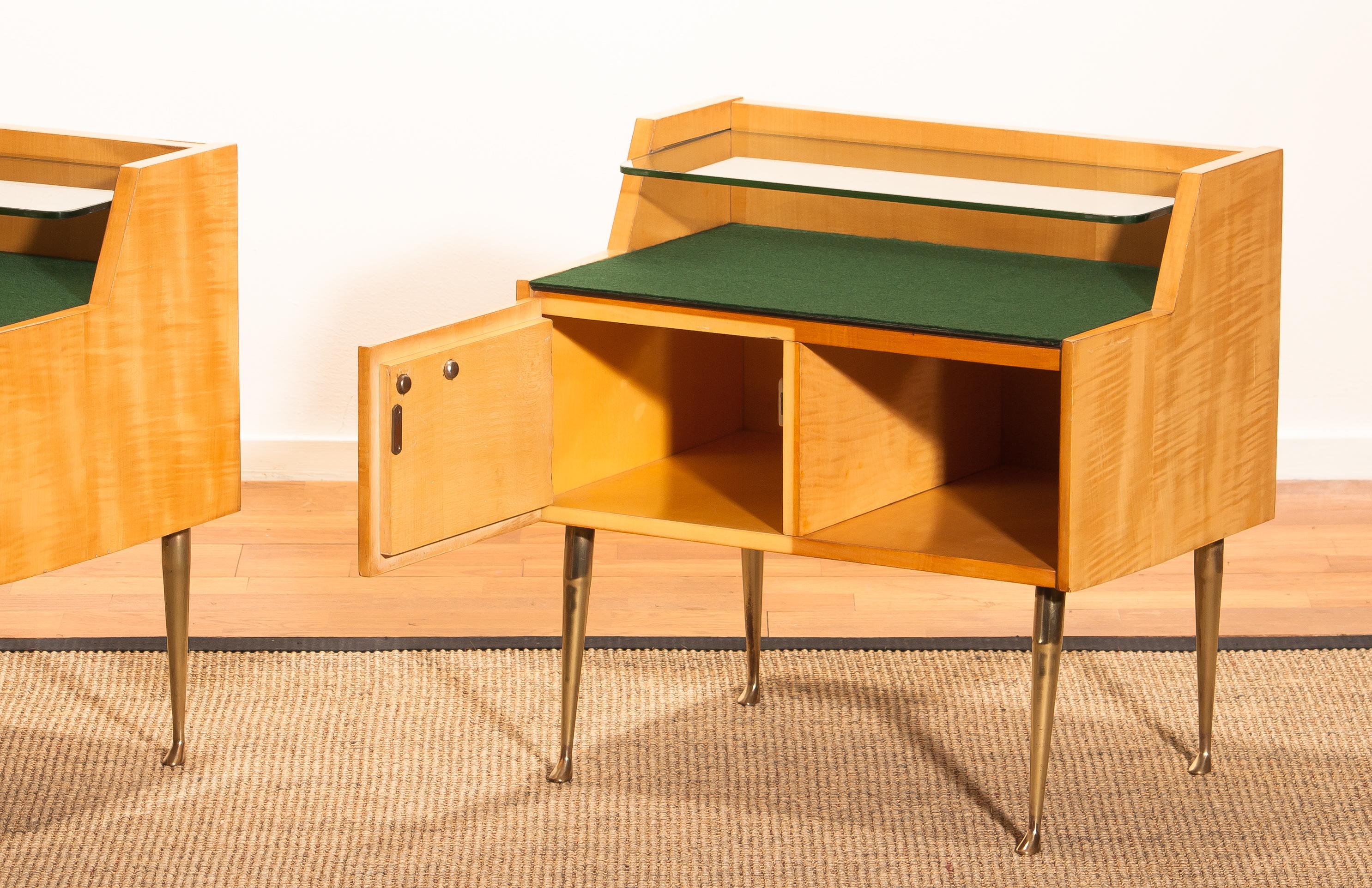 1950s, Pair of Italian Nightstands in Maple with Brass Legs by Paolo Buffa 9