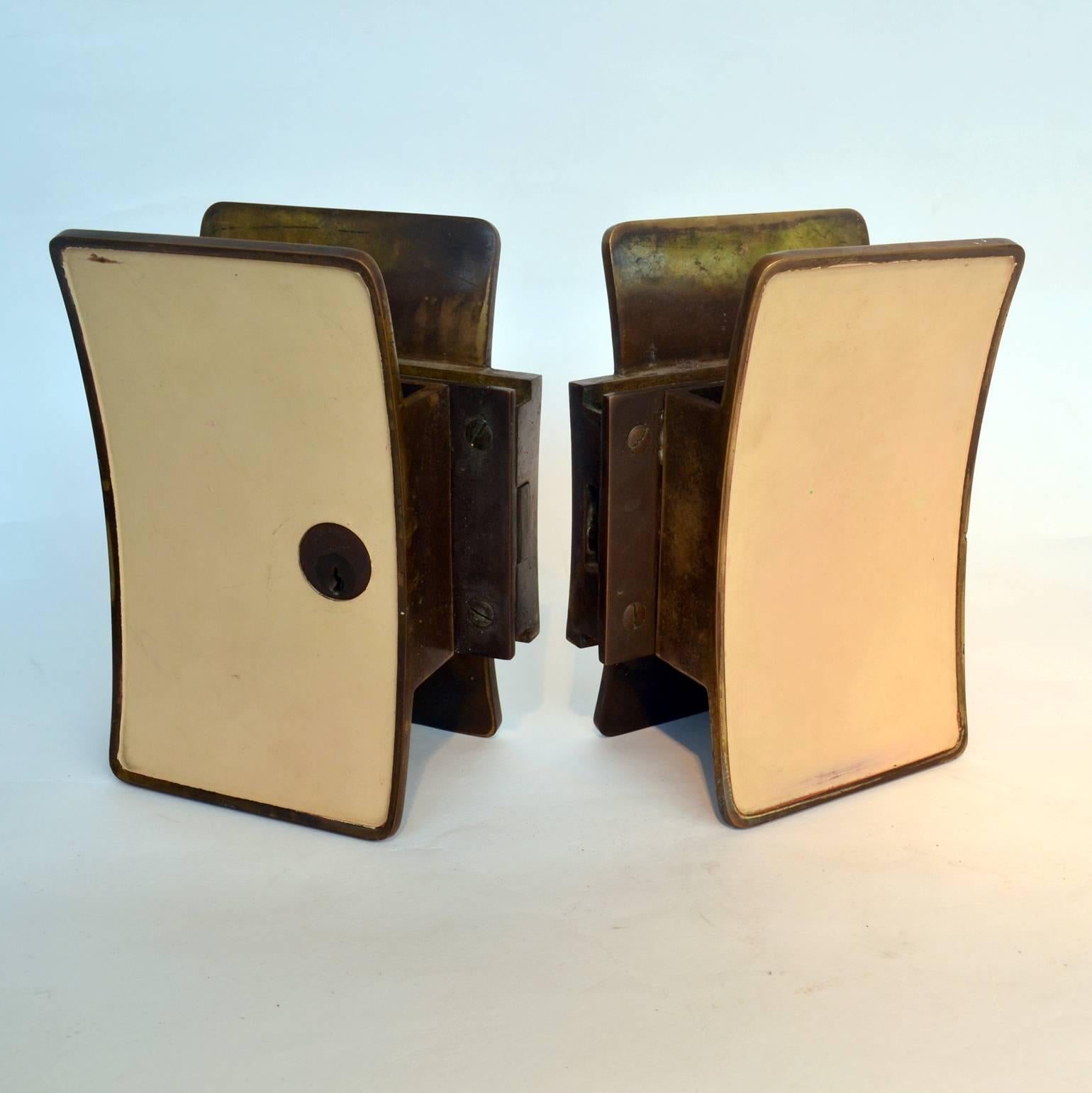 Mid-Century Modern 1950s Pair of Italian Push-Pull Door Handles Brass and Cream Enamel