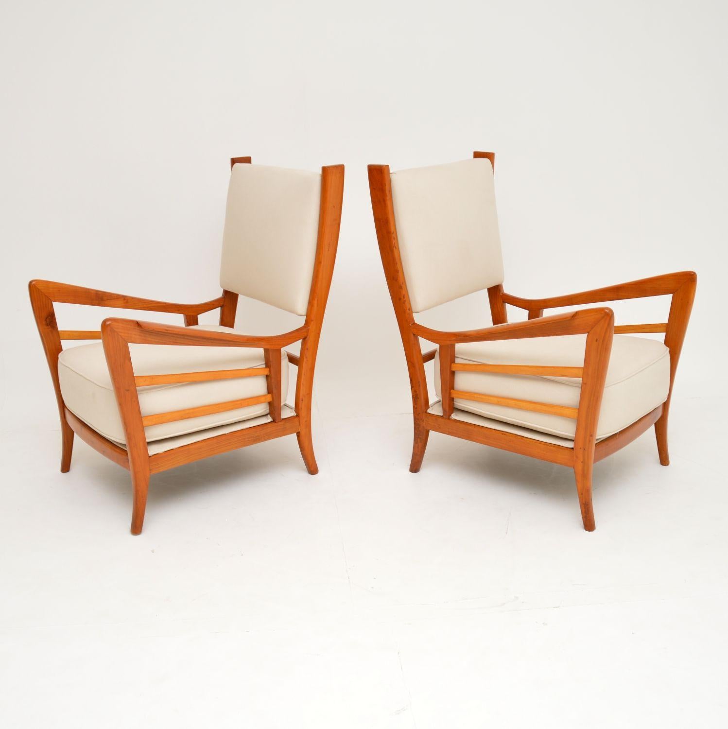 An absolutely stunning pair of midcentury Italian armchairs, dating from the 1950s. These are very much in the manner of Gio Ponti, though we are not sure who designed them. They are of super quality and have such a beautiful design. We have had