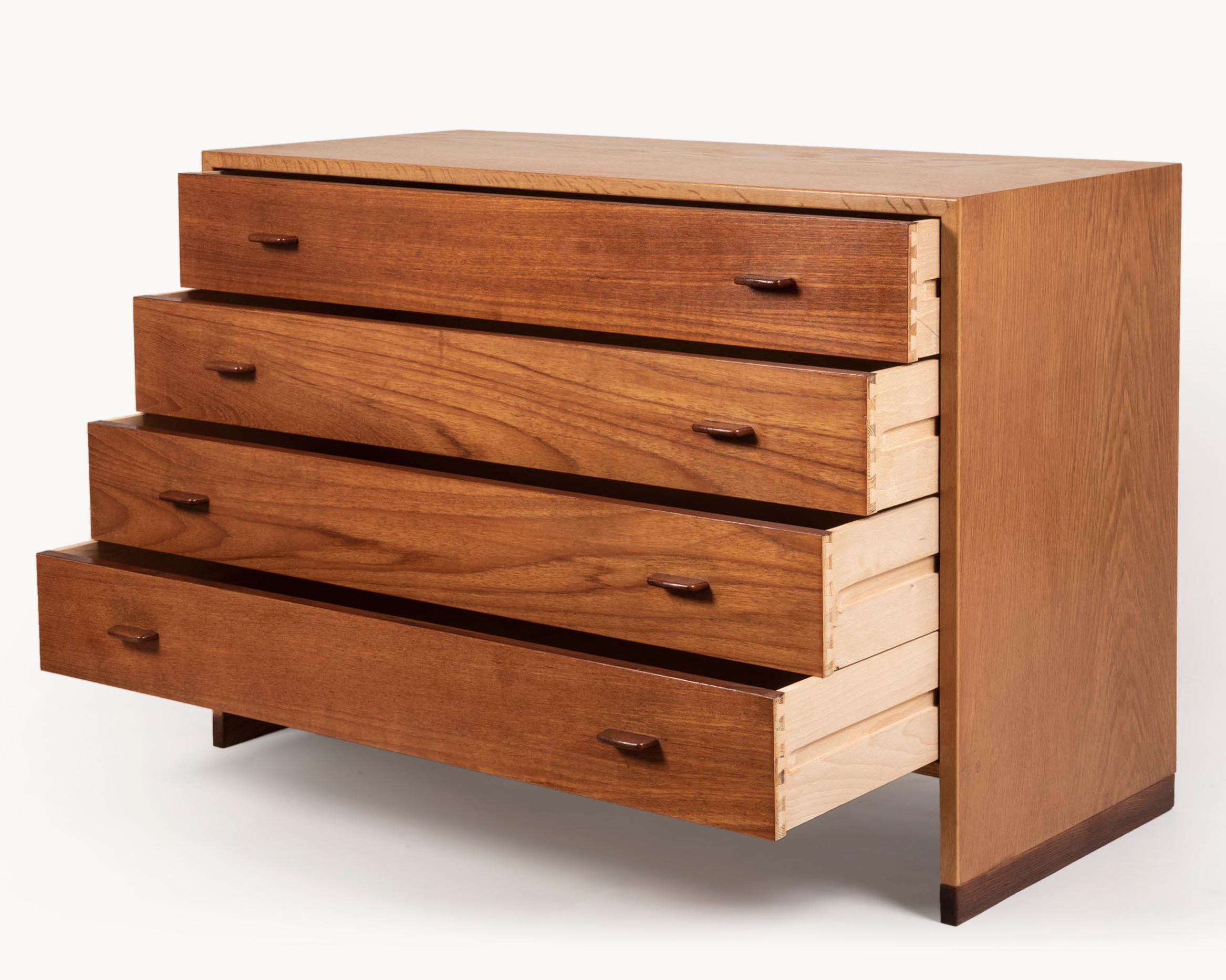 Mid-20th Century 1950s Pair of J. Hans Wegner Teak and Oak Chest of Drawers, Møbler