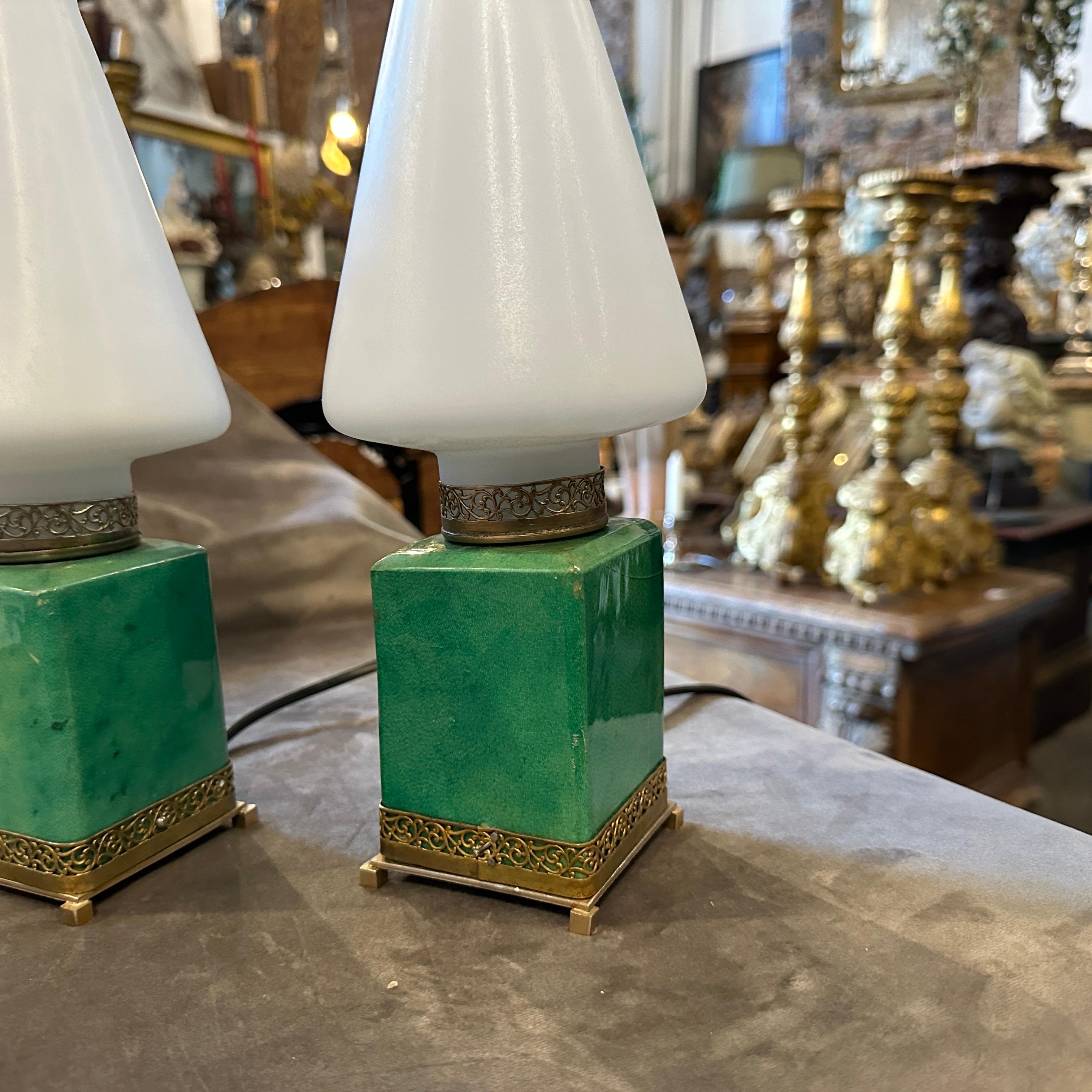 1950s Pair of Mid-Century Modern Brass and Green Goatskin Bed Lamps by Aldo Tura 3