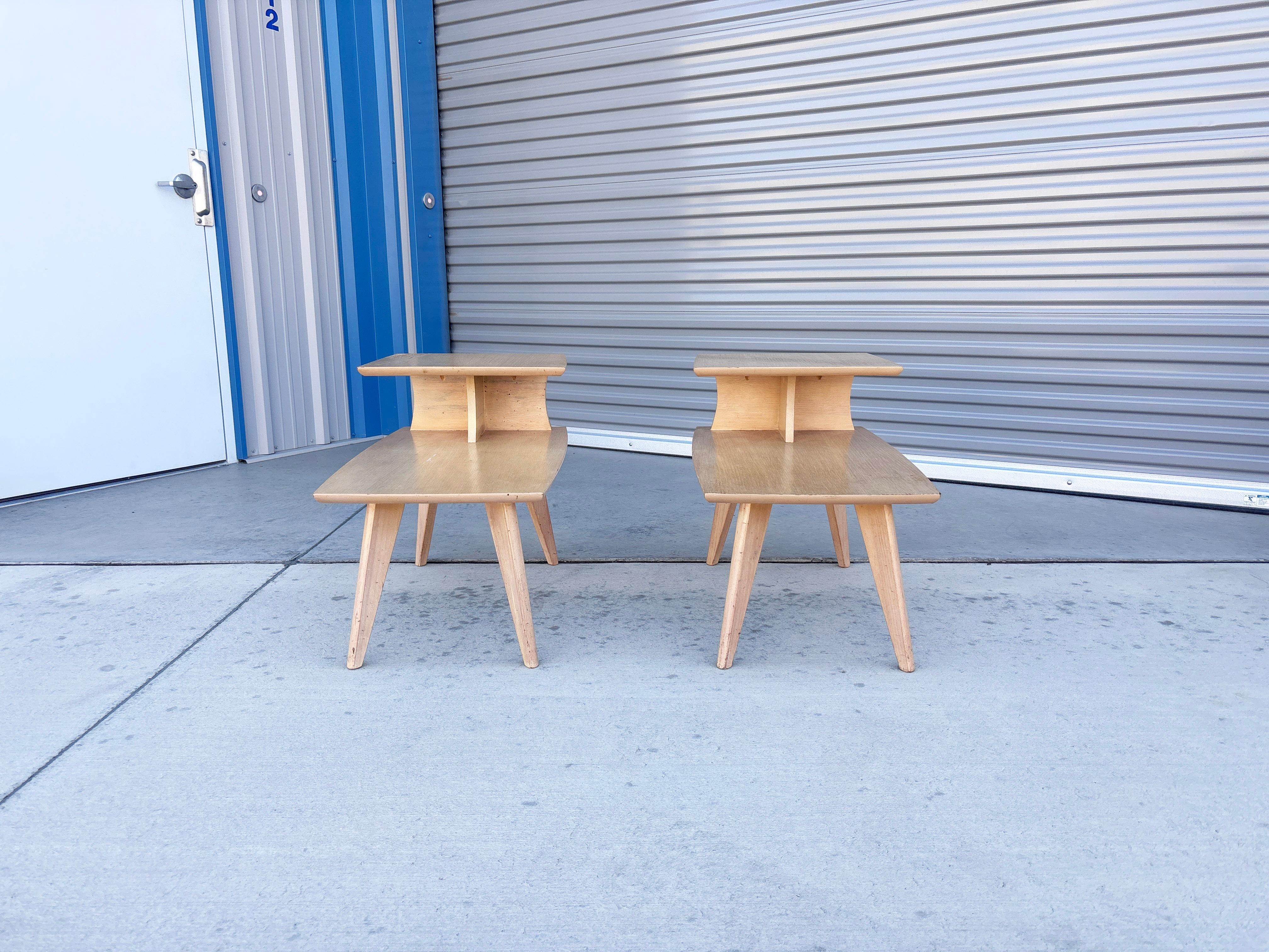 Mid-Century Modern 1950s Pair of Mid Century Side Table en vente