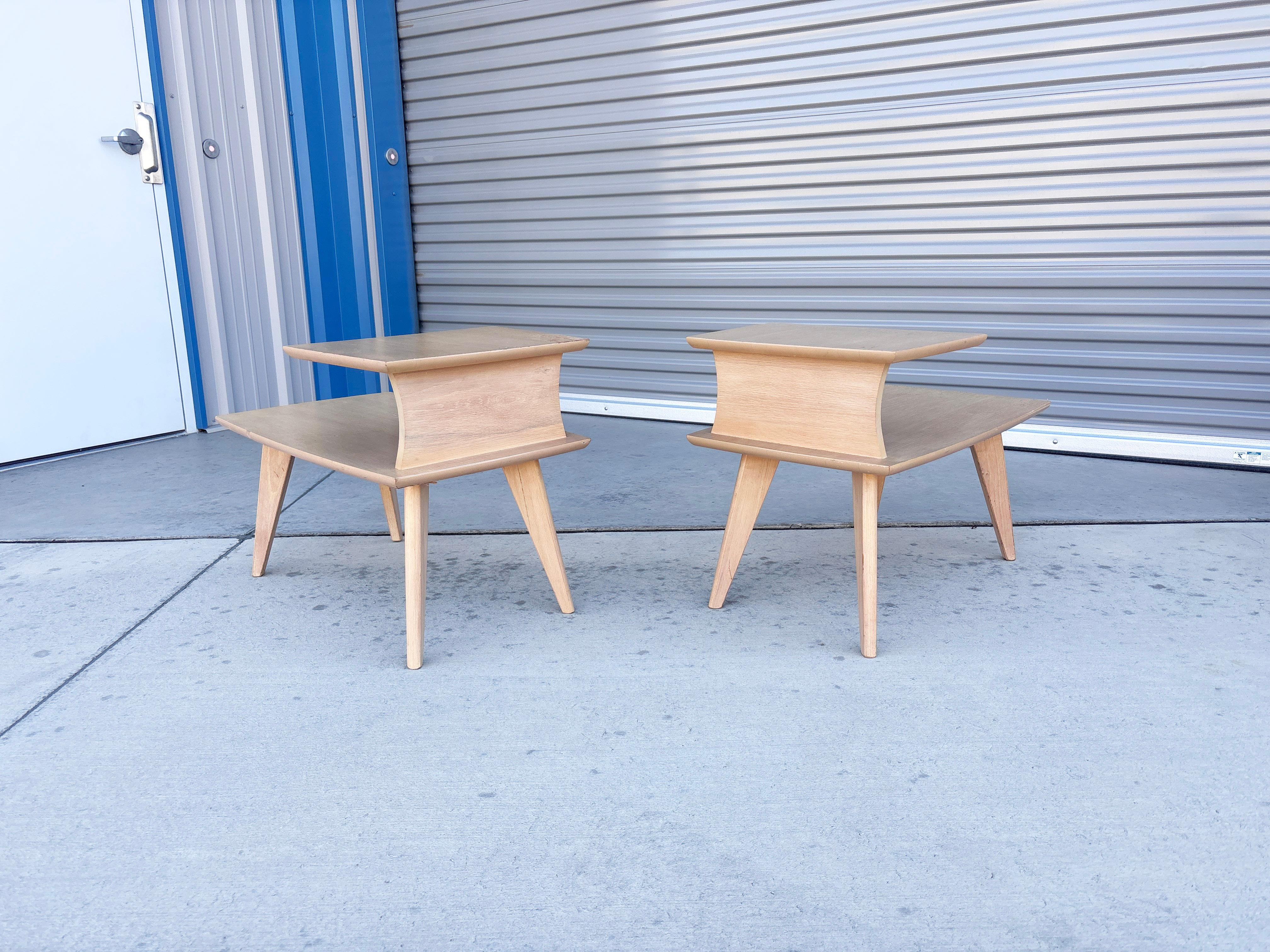 Milieu du XXe siècle 1950s Pair of Mid Century Side Table en vente