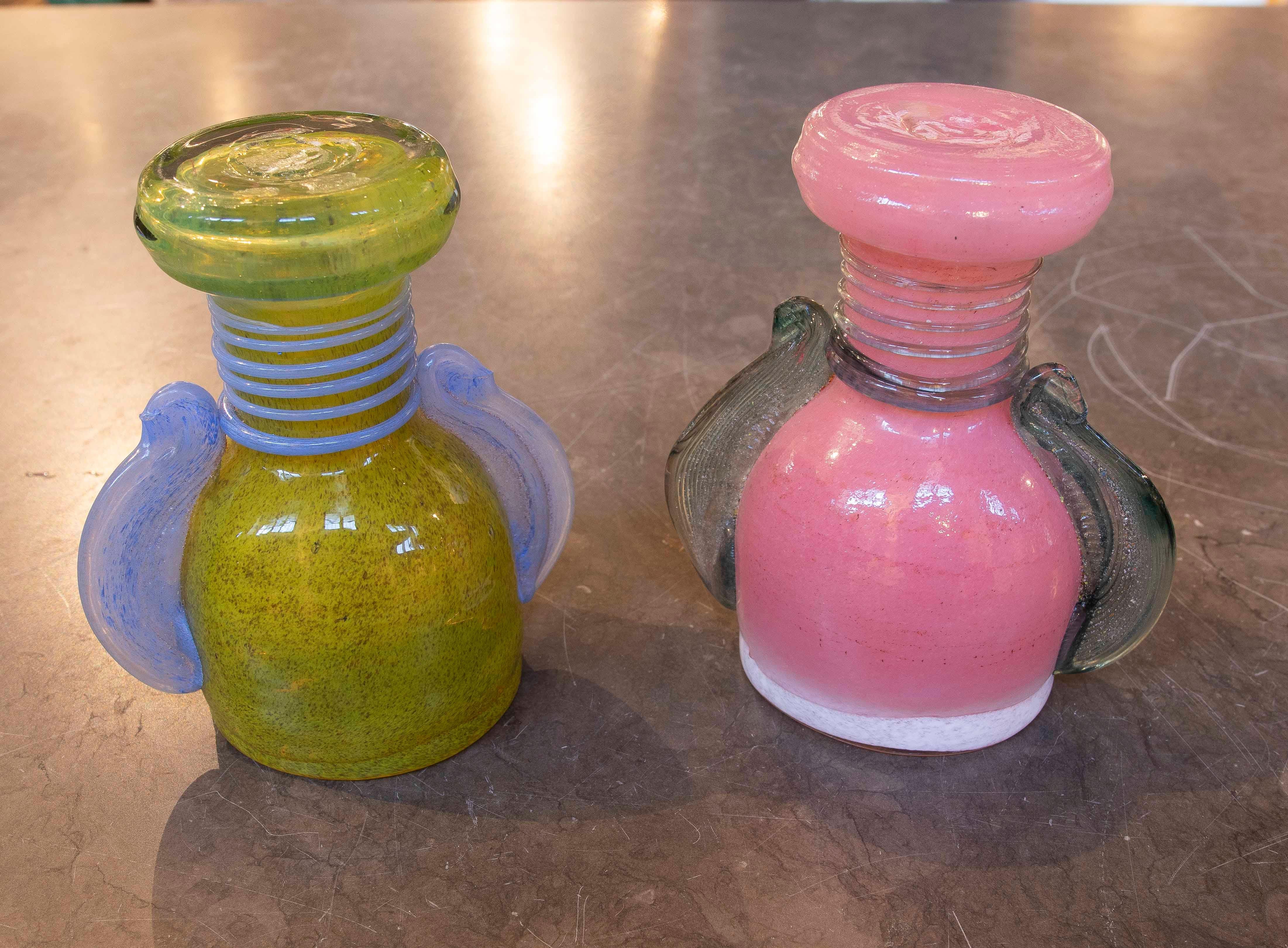 Paire de gobelets en verre soufflé à la main de Murano avec anses latérales, années 1950 en vente 3