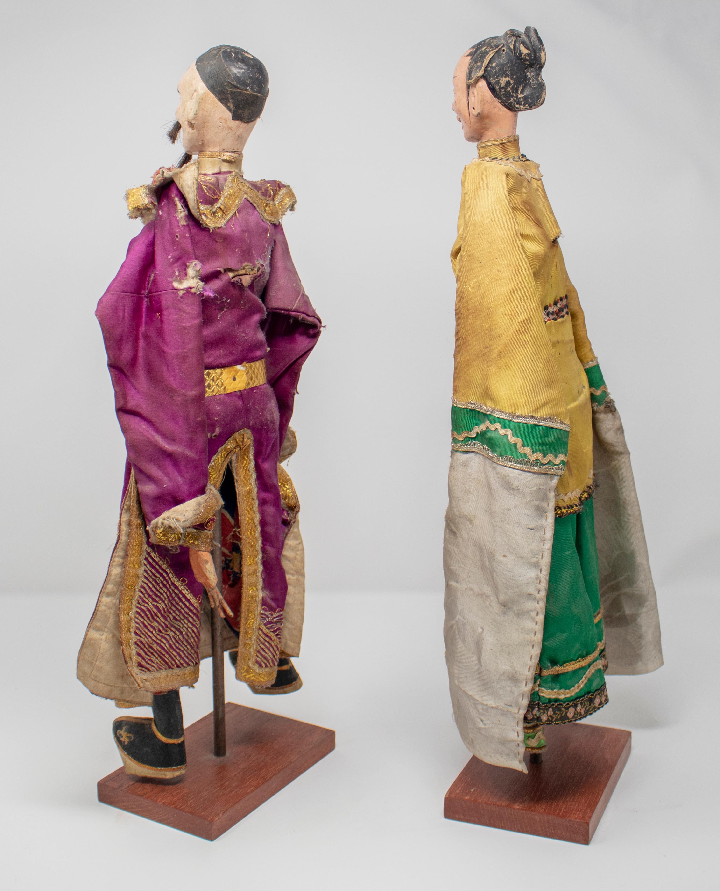 1950s Pair of Oriental Puppet Marionettes with Original Dress In Good Condition For Sale In Marbella, ES