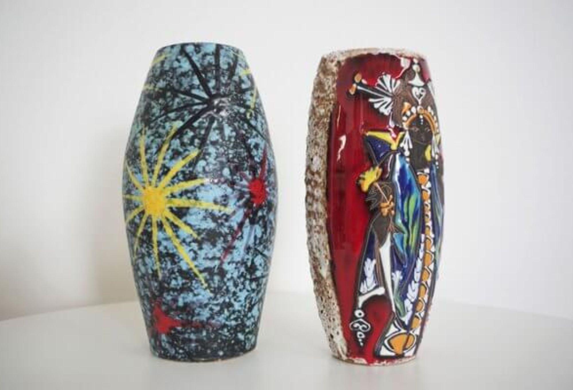 1950s Pair of Polychrome San Marino Vases – Mid-Century Italian Ceramics

This stunning pair of polychrome vases from San Marino, crafted in the 1950s, exemplifies the vibrant colors and bold designs that defined mid-century Italian ceramics. Each