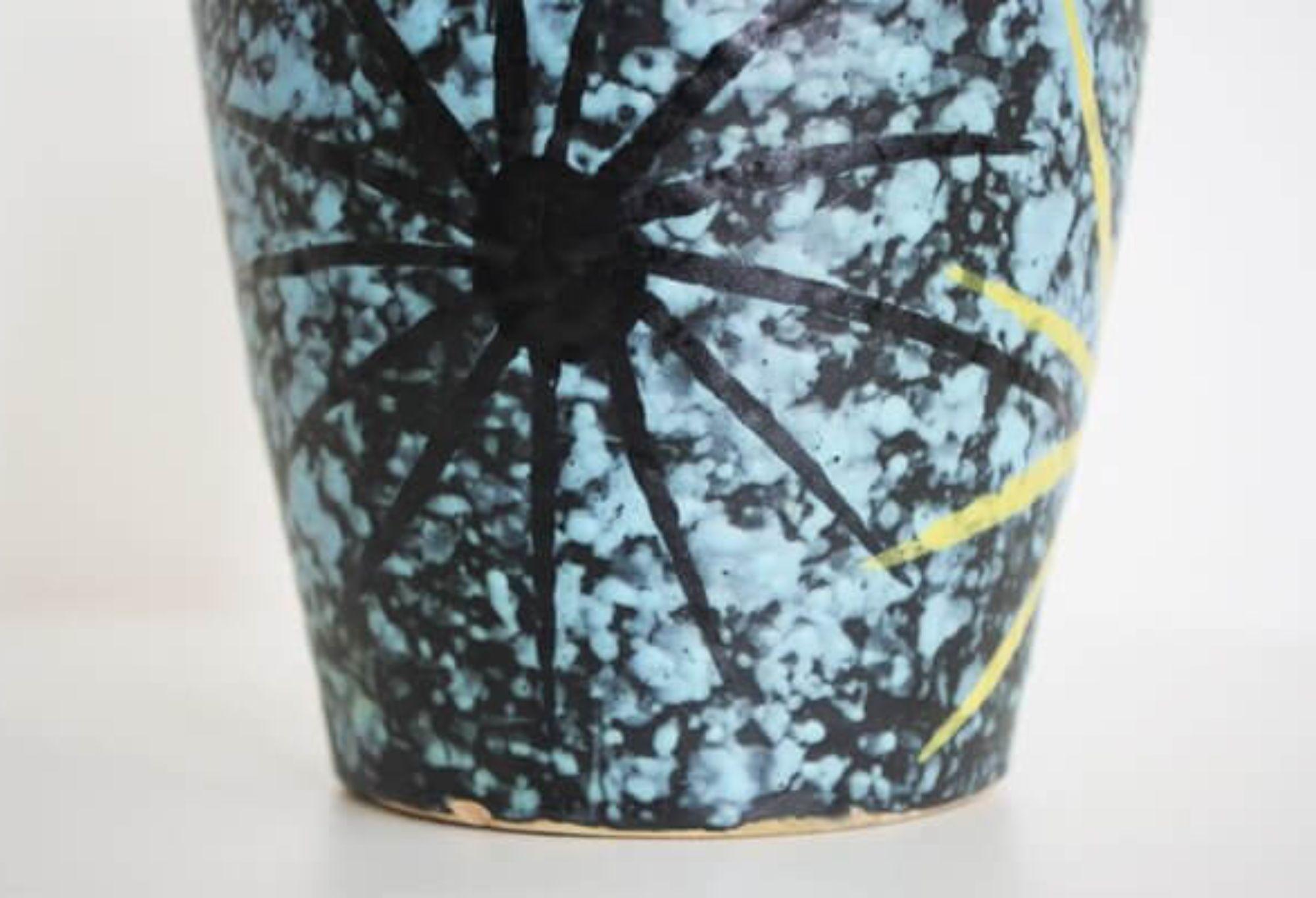 1950s Pair of Polychrome San Marino Vases – Mid-Century Italian Ceramics in vendita 2