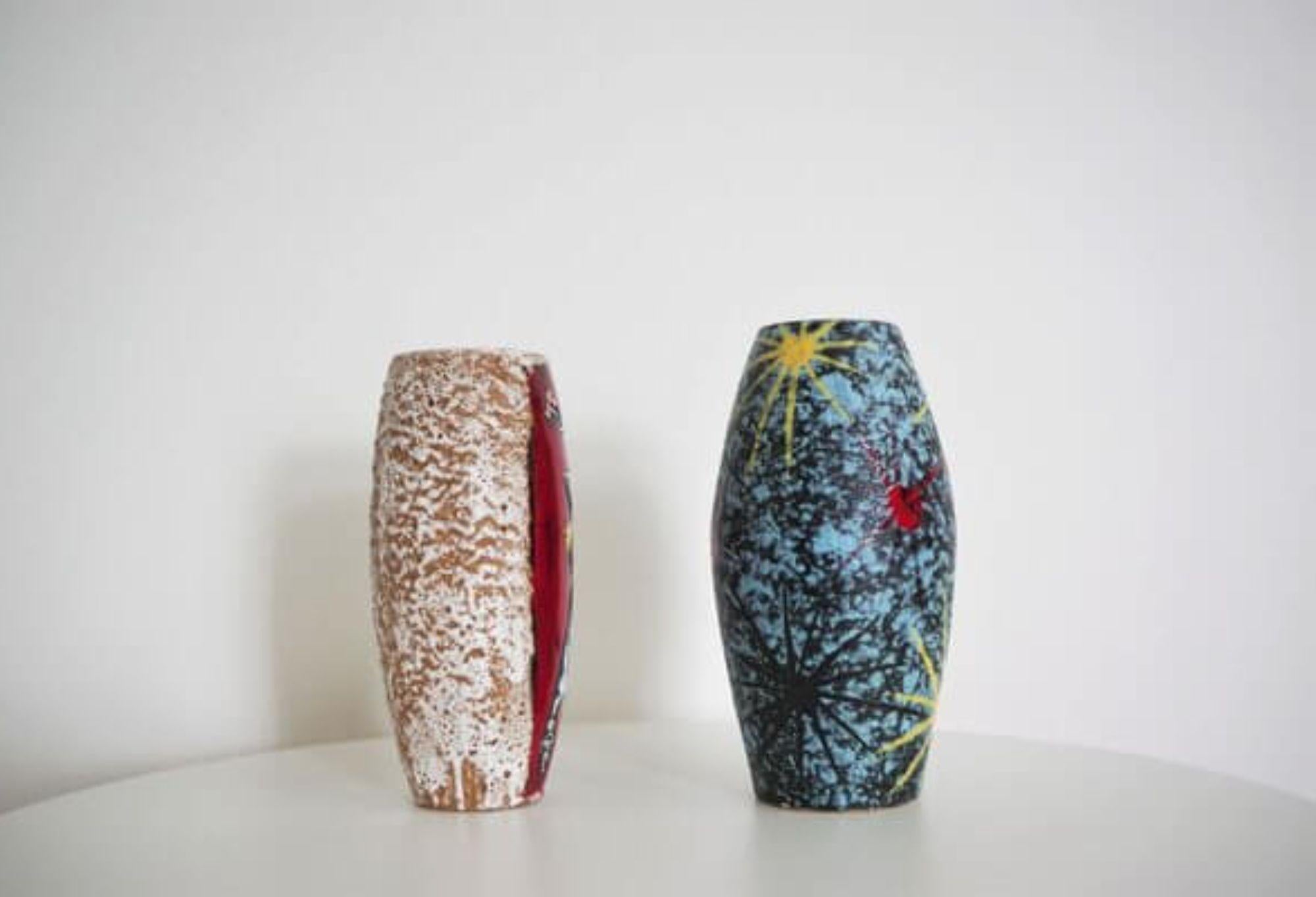 1950s Pair of Polychrome San Marino Vases – Mid-Century Italian Ceramics in vendita 3