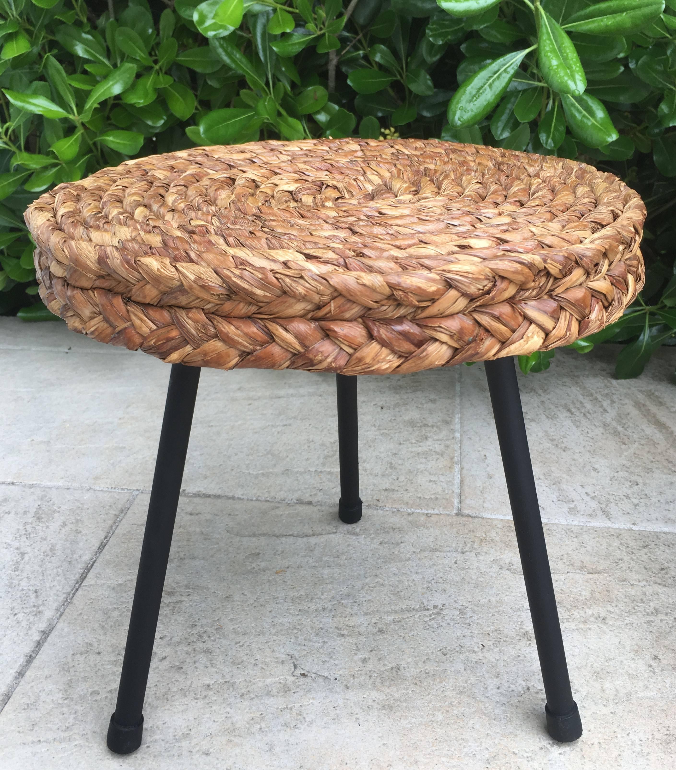 1950s Pair of Rattan and Black Metal Stools Attributed to Audoux Minet, France For Sale 3