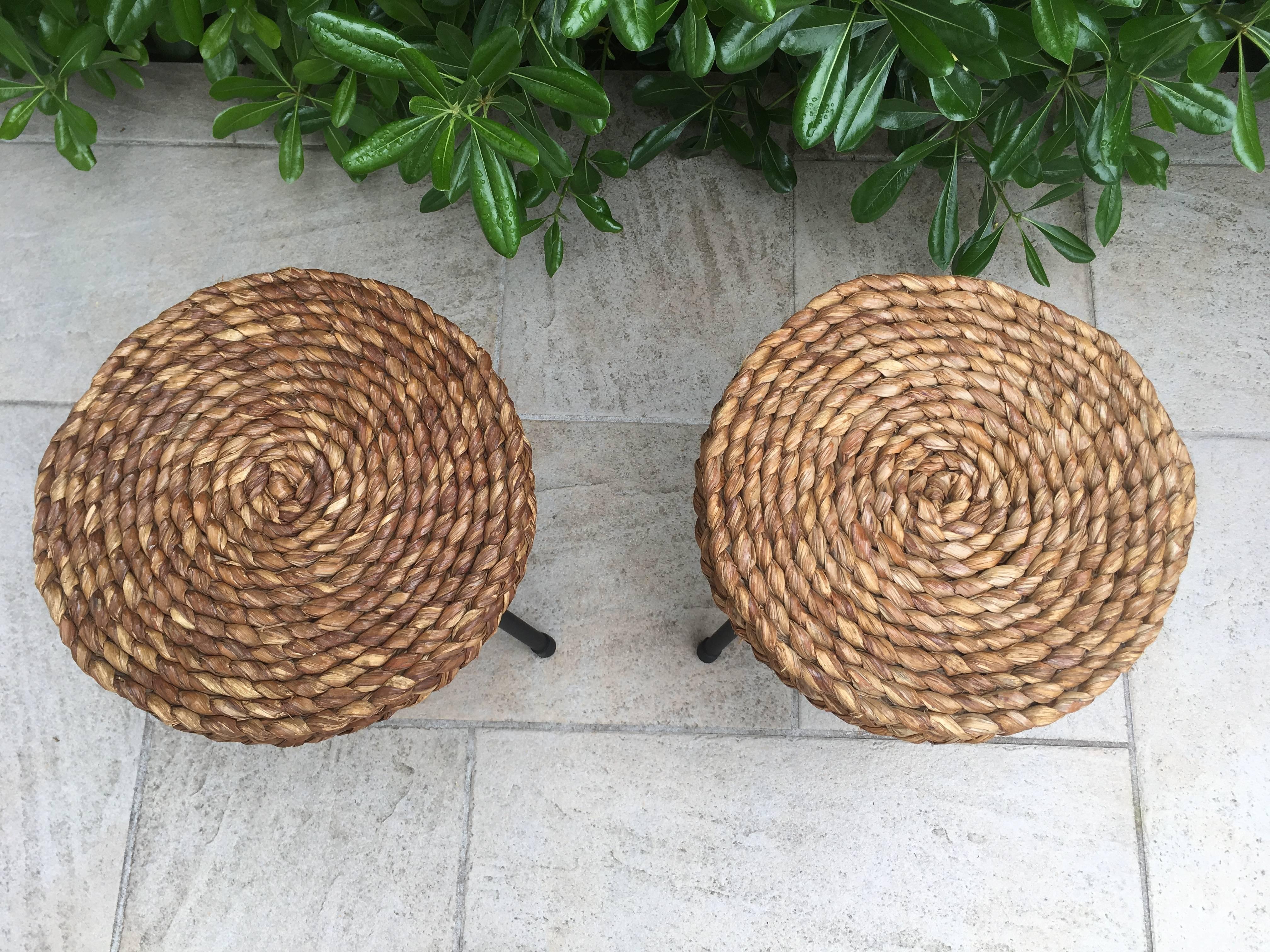 1950s Pair of Rattan and Black Metal Stools Attributed to Audoux Minet, France For Sale 4