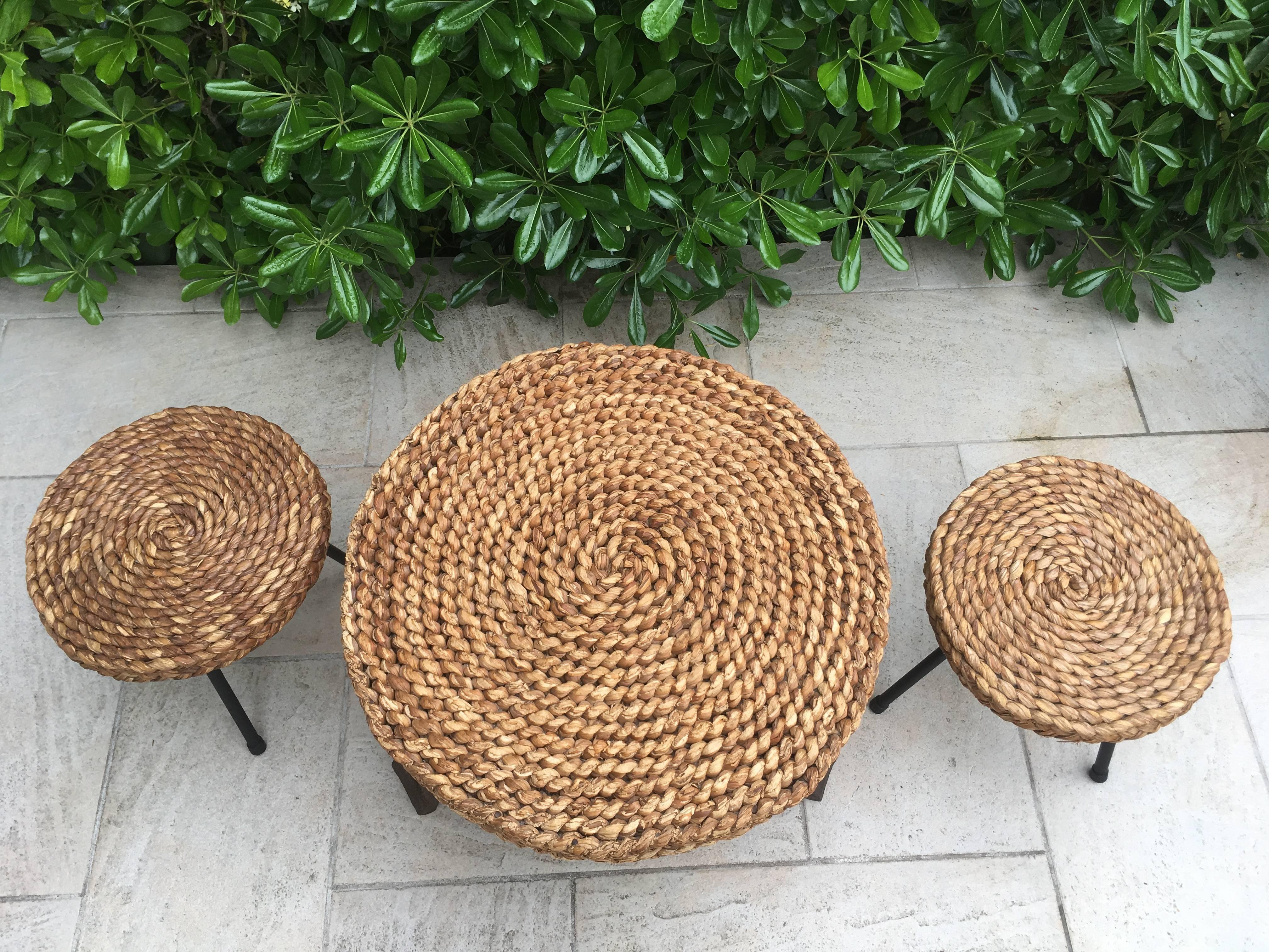 1950s Pair of Rattan and Black Metal Stools Attributed to Audoux Minet, France For Sale 6