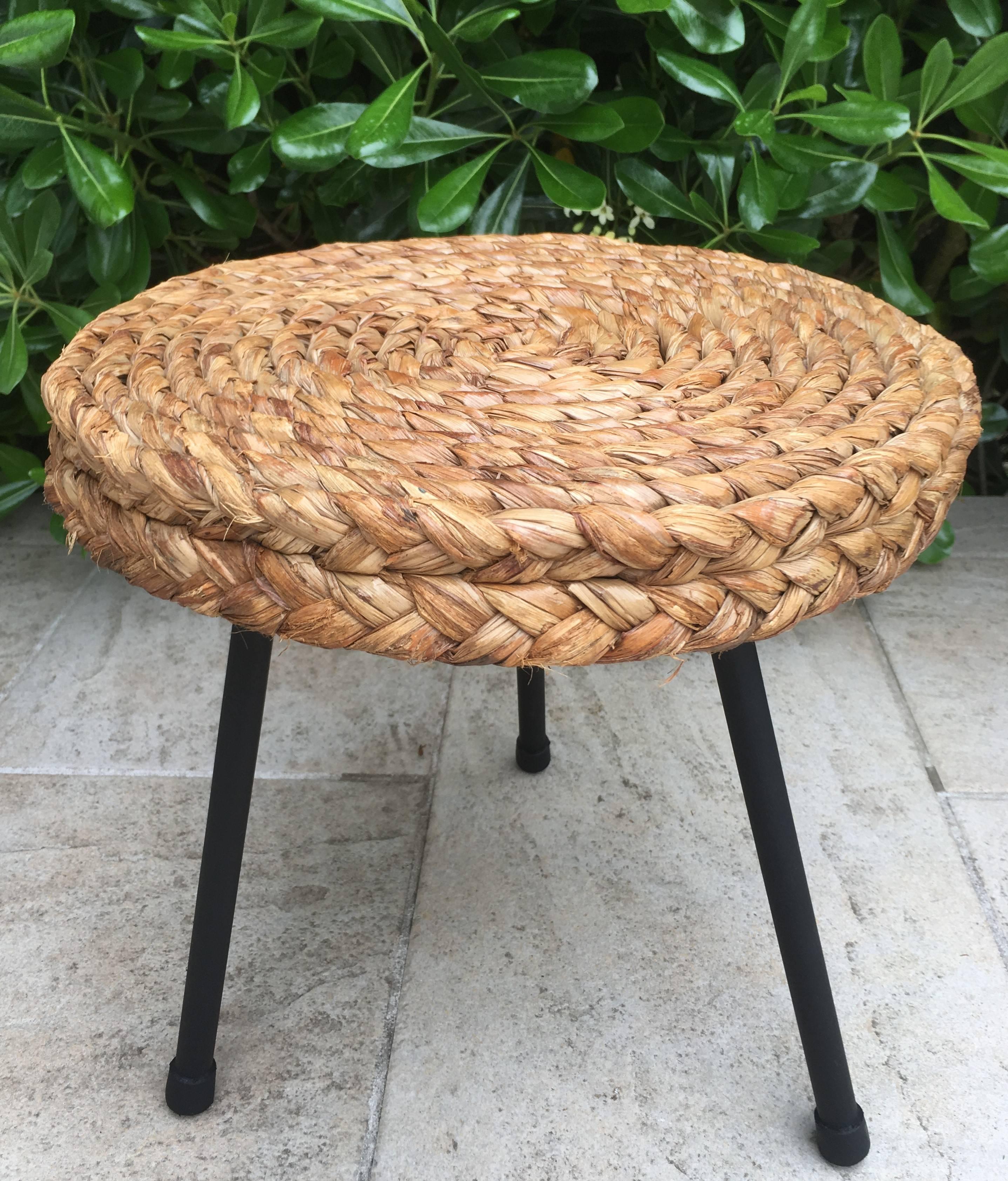 1950s Pair of Rattan and Black Metal Stools Attributed to Audoux Minet, France For Sale 2