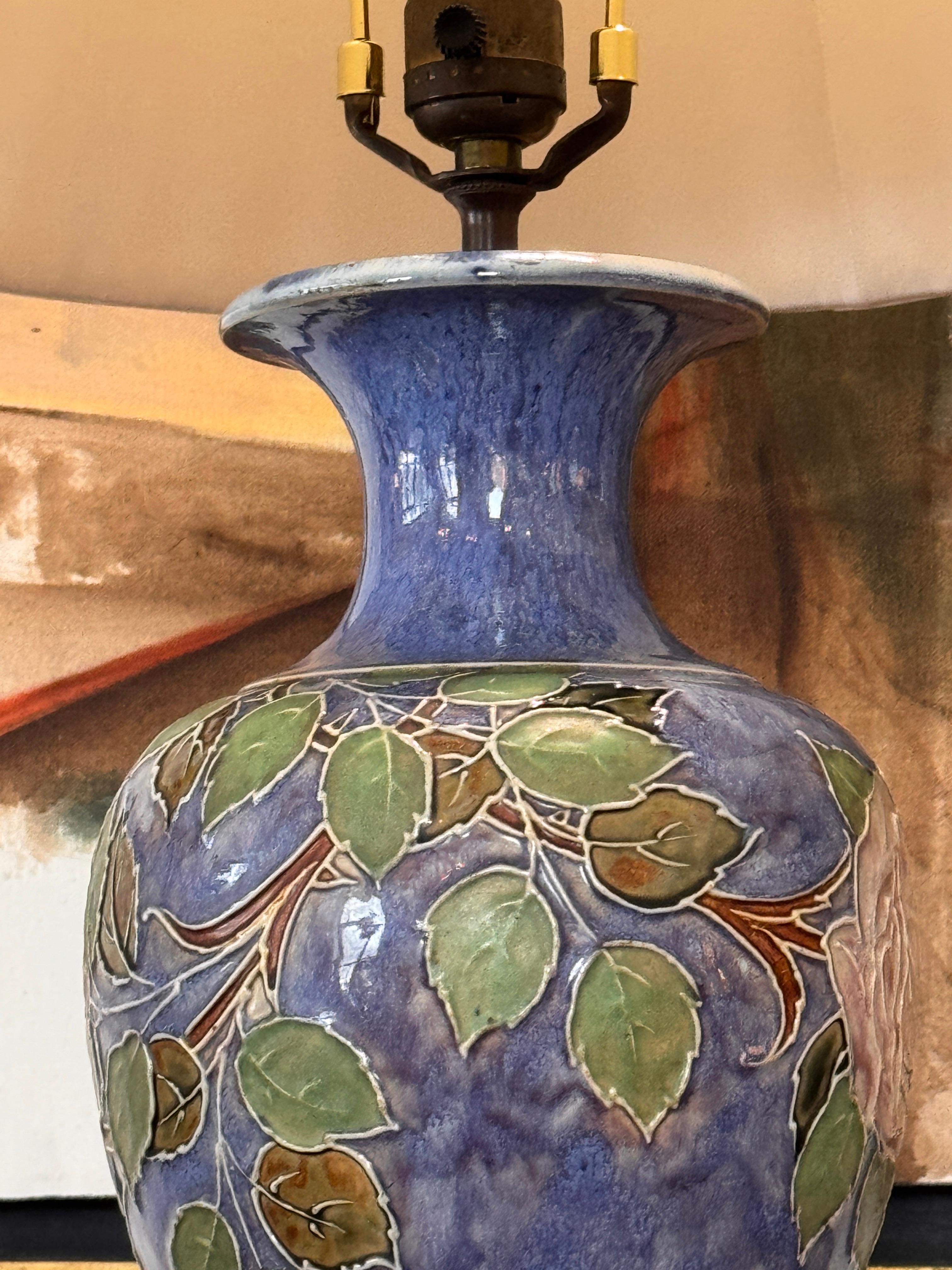 1950s Pair of Royal Doulton “Rose” Lamps im Angebot 4