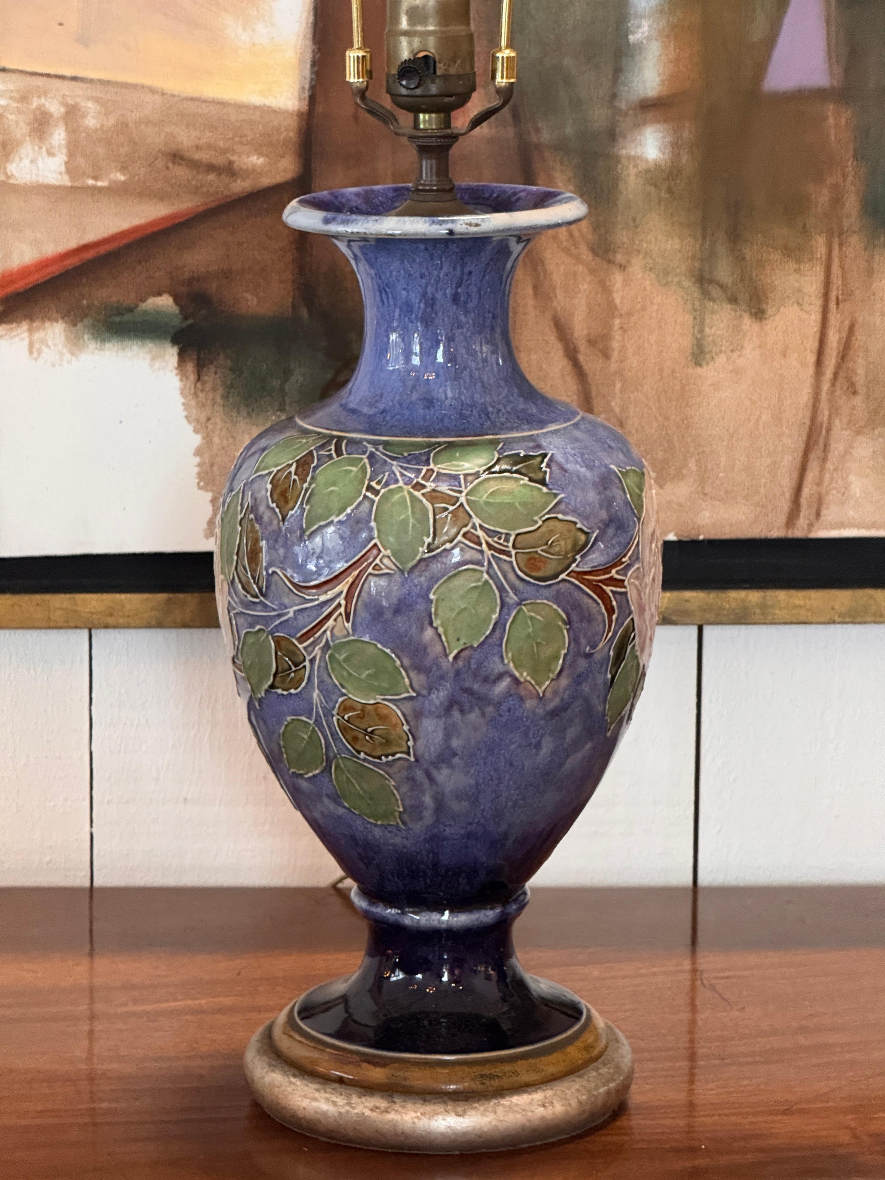 1950s Pair of Royal Doulton “Rose” Lamps im Angebot 7