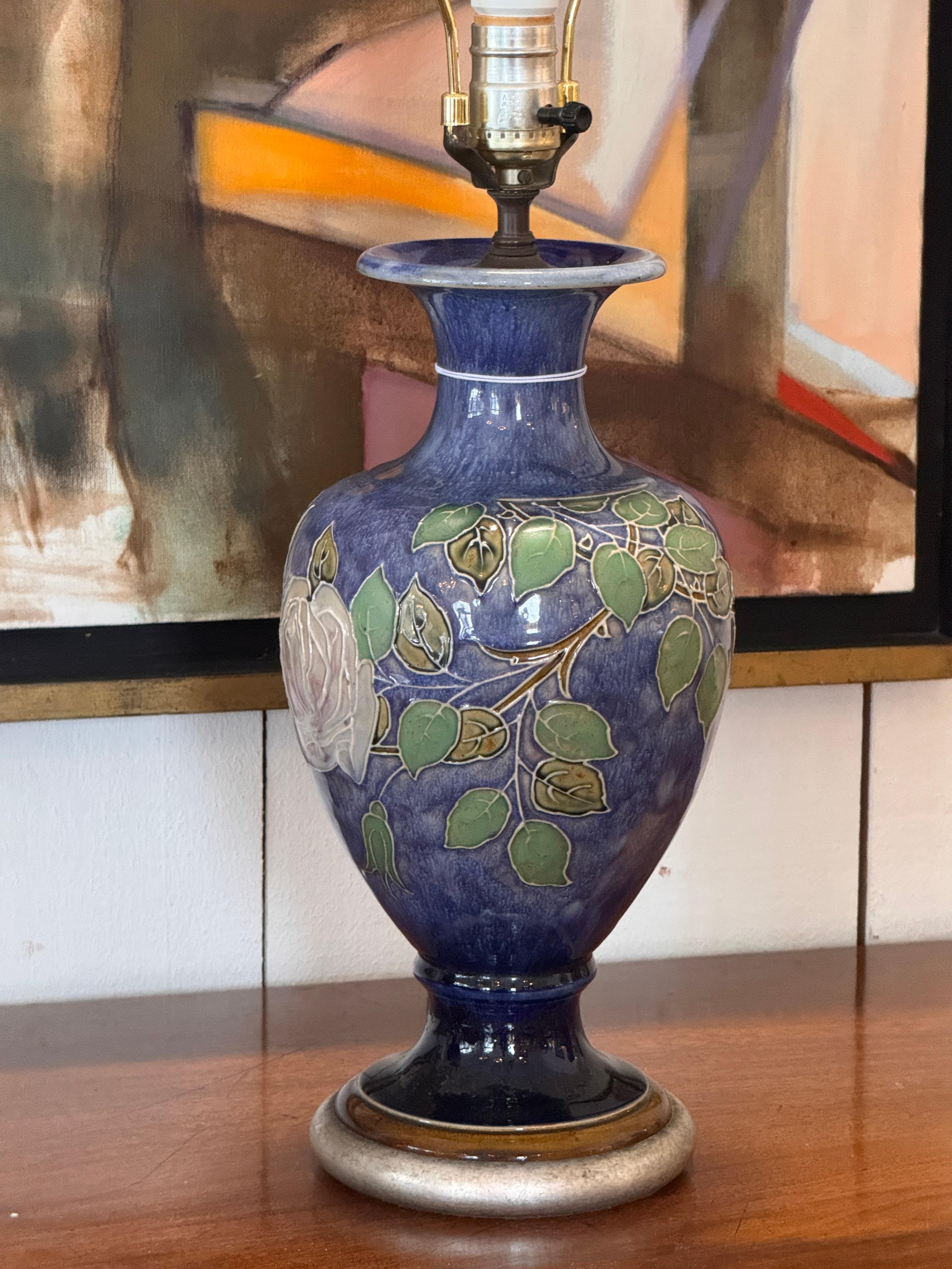 1950s Pair of Royal Doulton “Rose” Lamps im Angebot 8